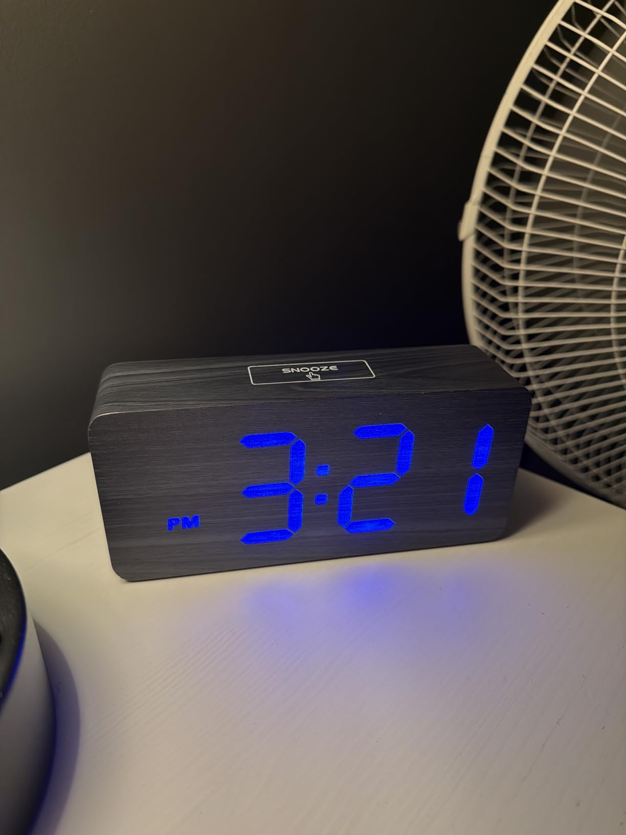 uscce Wooden Digital Alarm Clocks for Bedrooms: Dimmable Dual Alarm Clock with Large Numbers for Bedside Desk - Loud Alarm for Heavy Sleepers with Volume Control - Wood Decor & Gifts customer photo 2