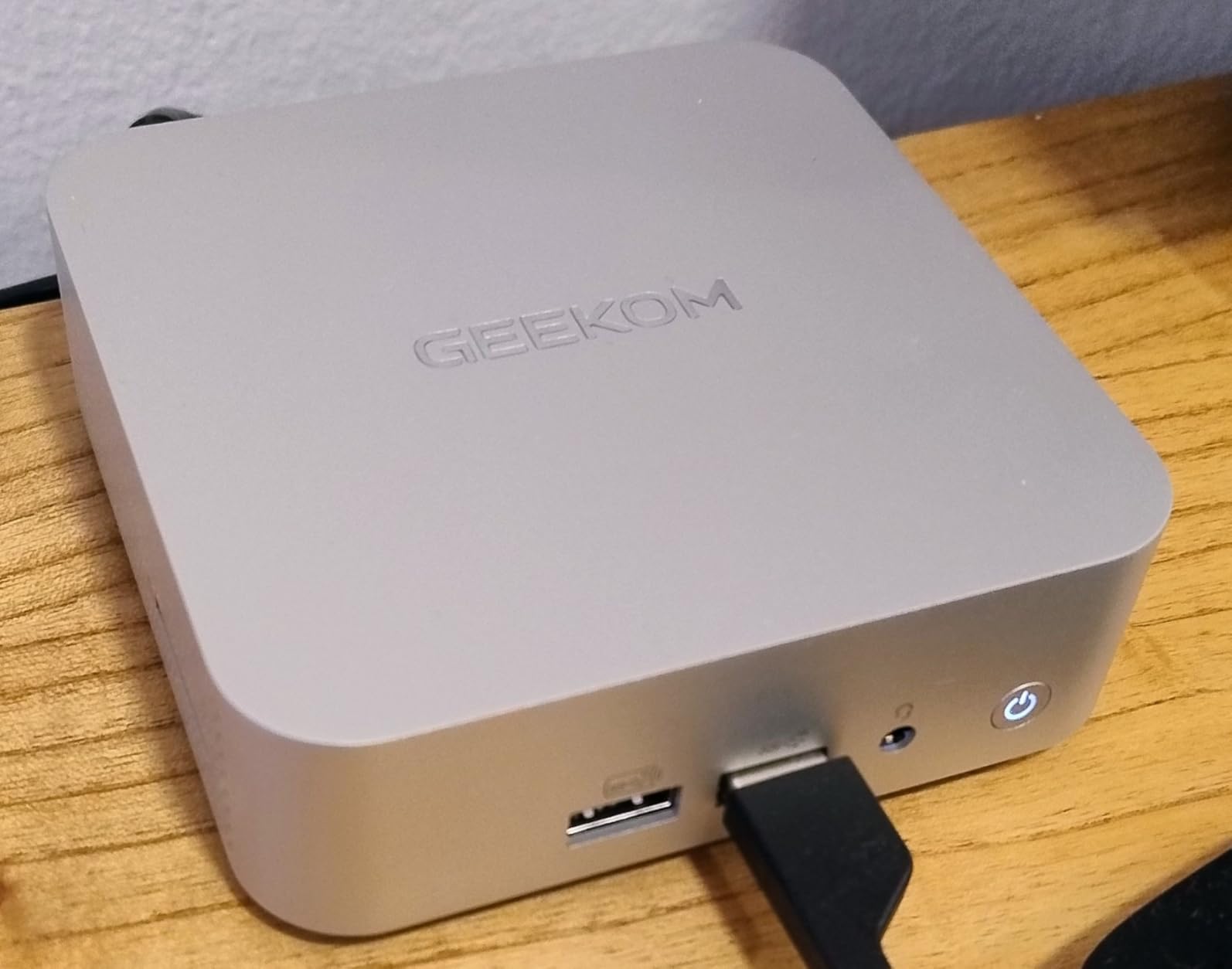 A6 Mini PC with AMD Ryzen 7 6800H, 16GB DDR5 RAM (Upgradable), 1TB PCIe 4.0 SSD, Windows 11 Pro, USB4/8K/Wi-Fi 6E, Compact Aluminium Design, Professional Home Office & Multitasking Desktop PC customer photo 2