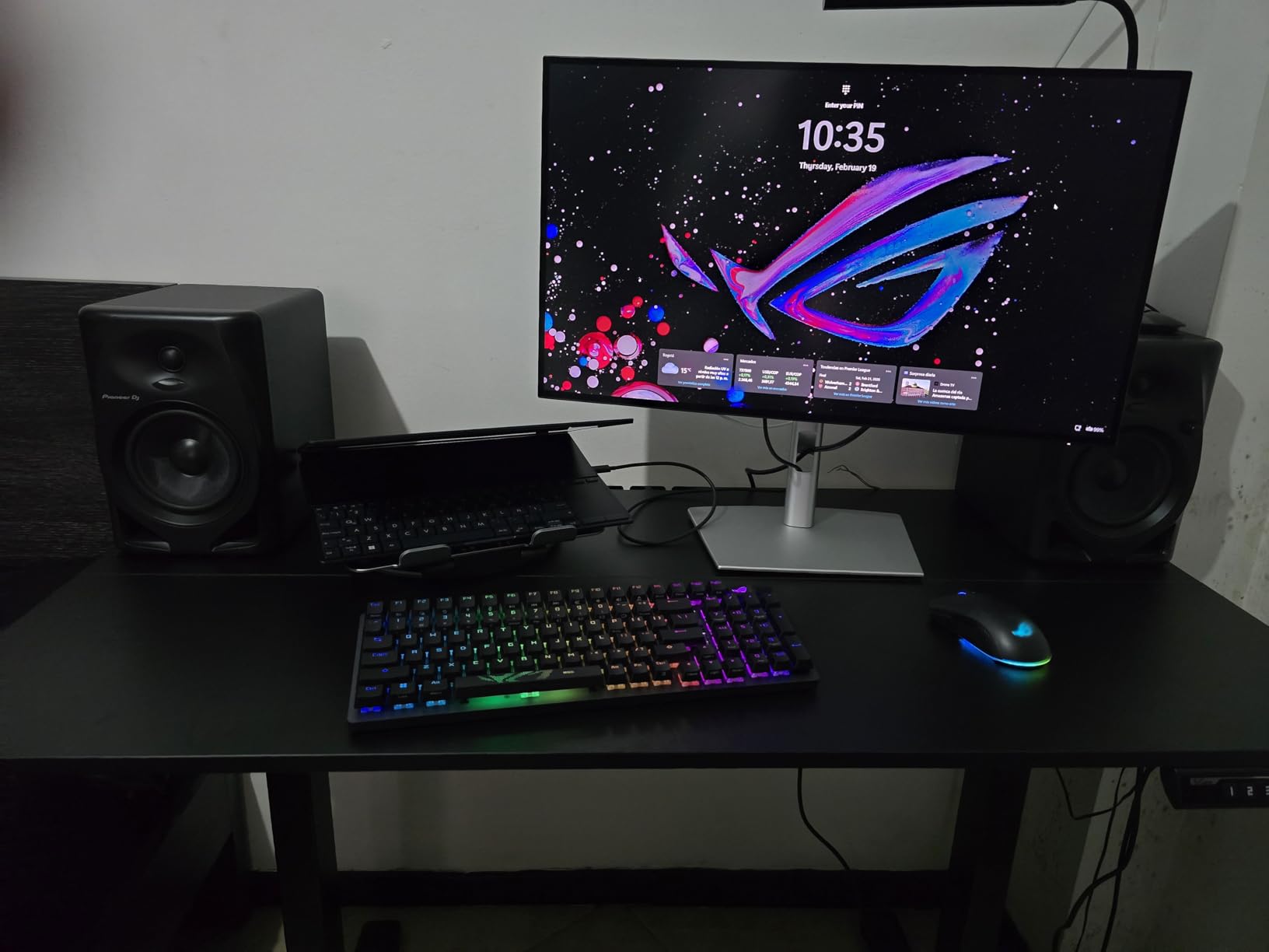 Dell UltraSharp U2725QE 27 Inch 4K UHD IPS Black Monitor with 120Hz customer photo 1