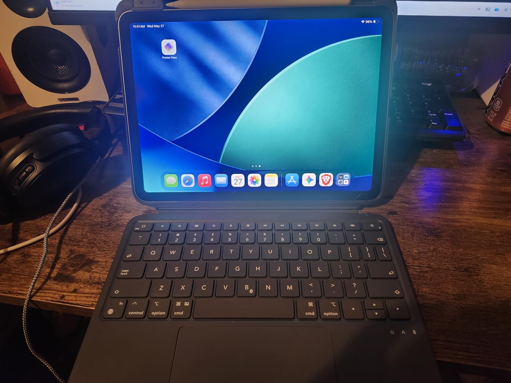 ESR for iPad (A16) 11th/10th Gen Case with Keyboard, Ultra-Light Flex Series customer photo 1