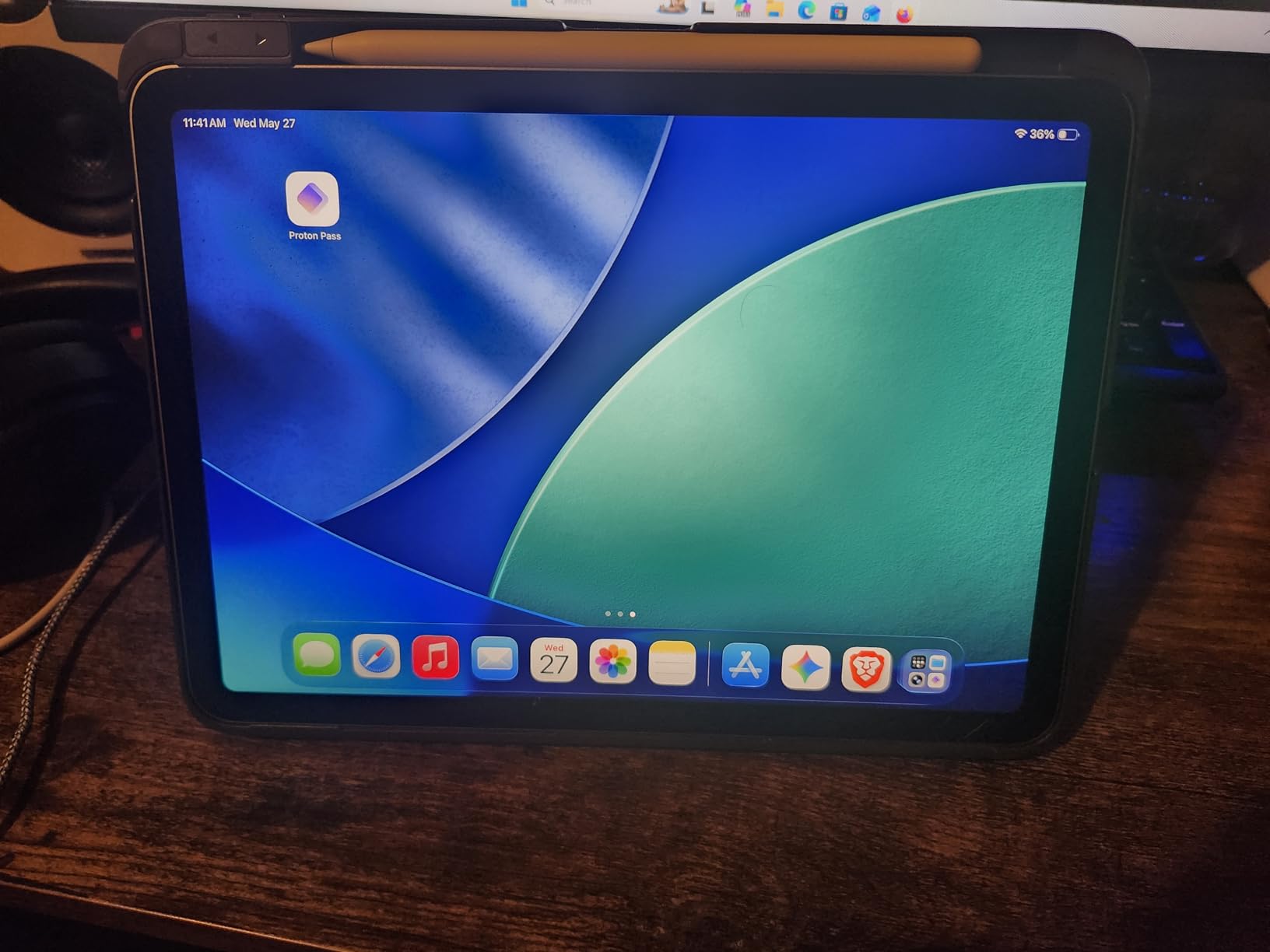 ESR for iPad (A16) 11th/10th Gen Case with Keyboard, Ultra-Light Flex Series customer photo 2