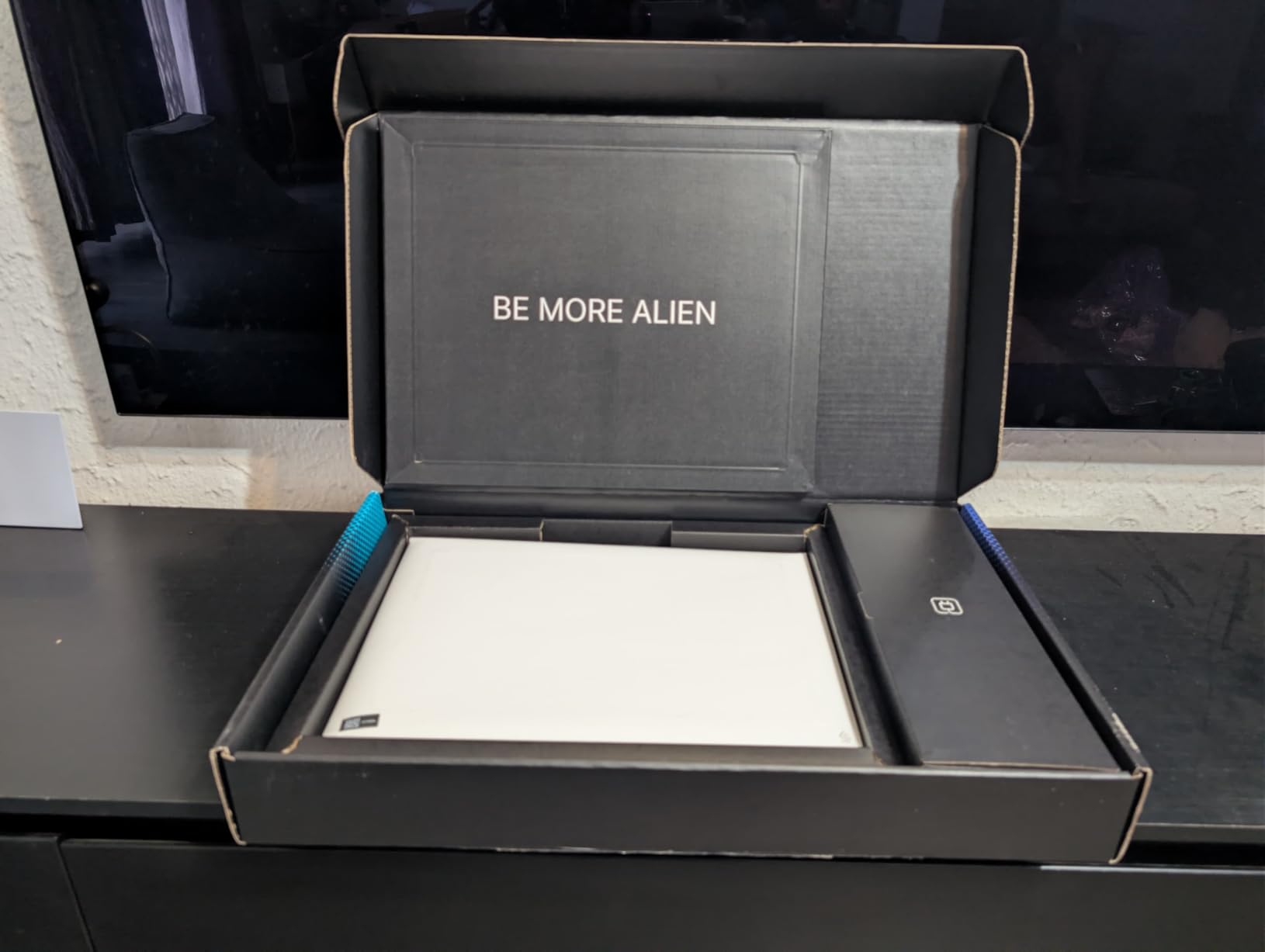 Alienware 16 Aurora Laptop, 16-inch 16:10 WQXGA Display, Intel Core 7-240H Series 2, 16GB DDR5 RAM, 1TB SSD, NVIDIA GeForce RTX 5060 8GB GDDR7, Windows 11 Home, Onsite Service - Blue customer photo 2