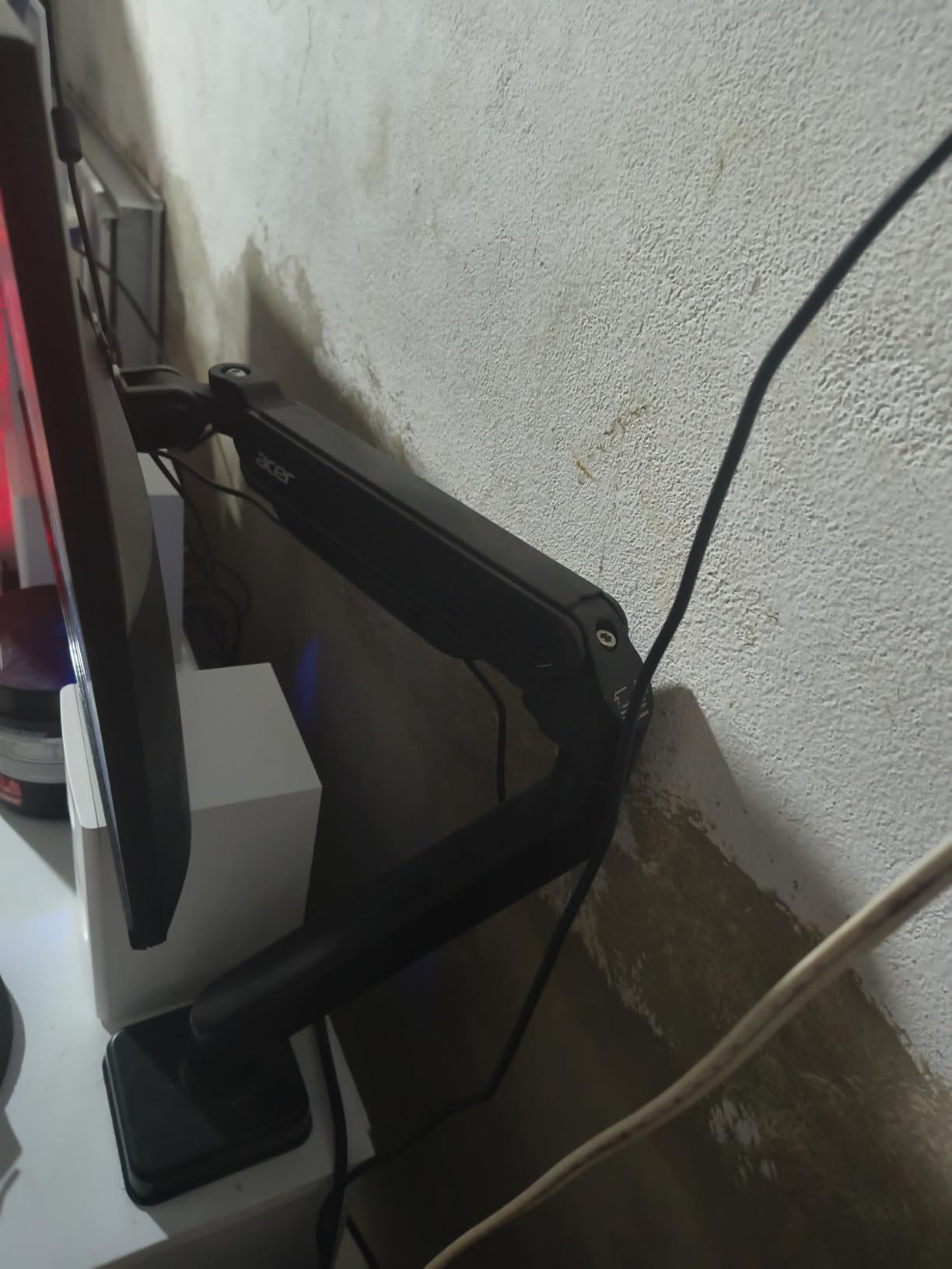 Acer Single Monitor Mount, Fully Adjustable Monitor Arm Fits 17 to 34 Inch Screens, Gas Spring VESA Mount with C-Clamp & Grommet Base, Computer Desk Arm with Tilt Swivel Rotate Supports 4.4-19.8 lbs customer photo 1