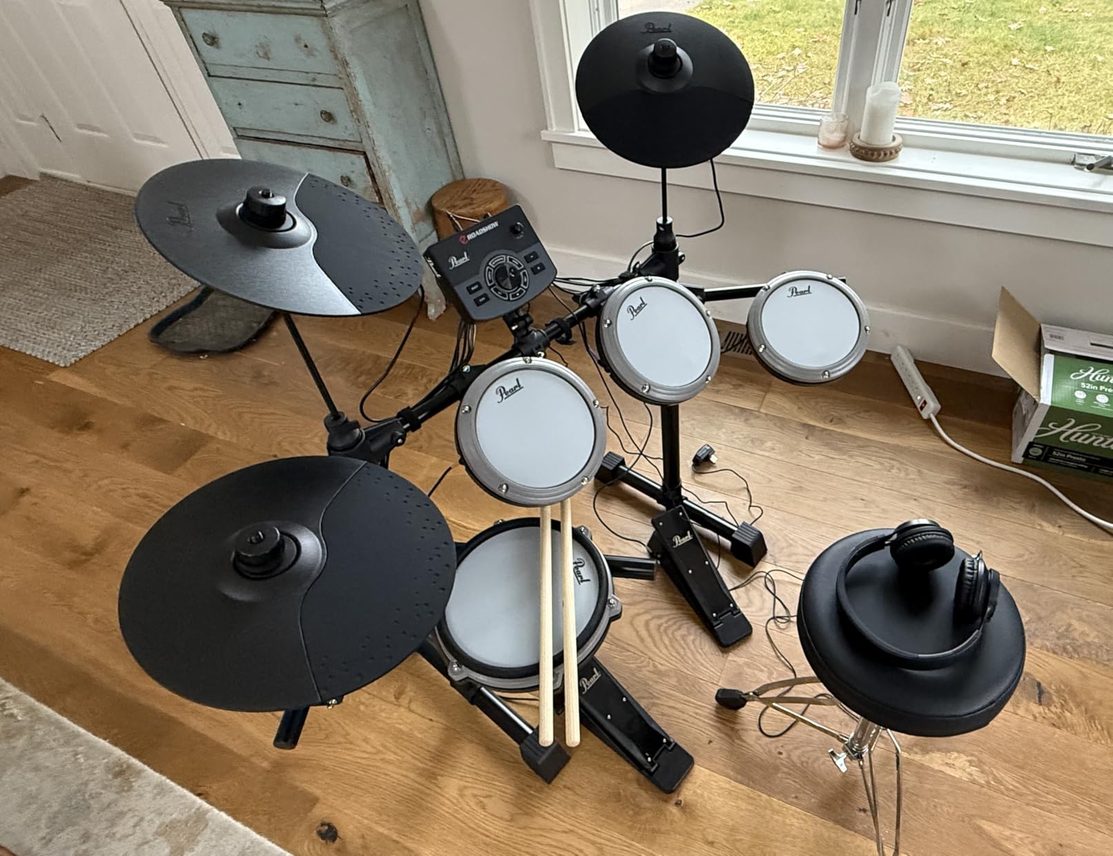 Pearl ERS1000 eRoadshow Electronic Drum Set, Complete Kit with Four Quiet Mesh Pads, Two Pedal Controllers, Cymbal Pads, Throne, Drum Rack, Headphones, and Sticks customer photo 2