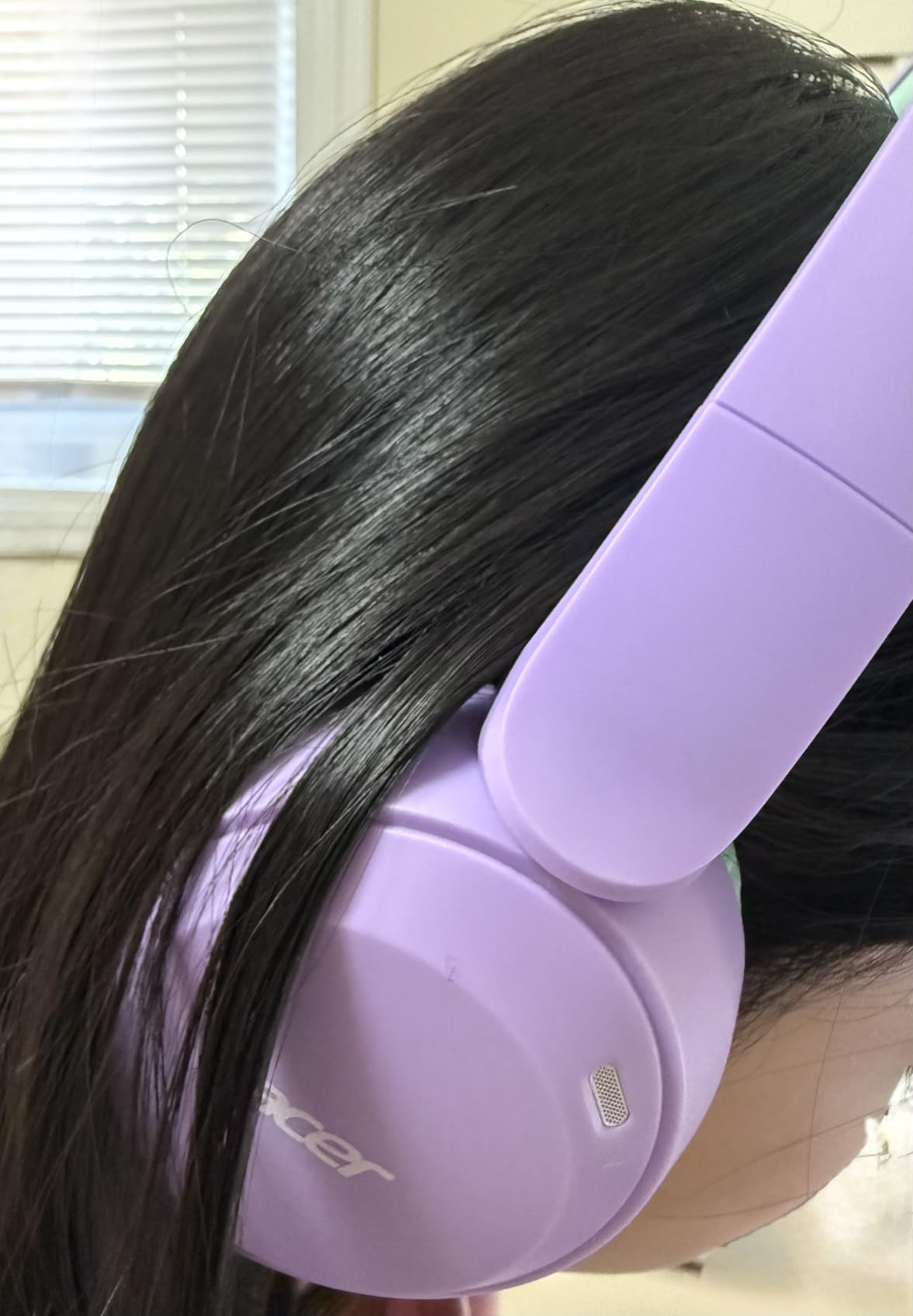 Acer Kids Bluetooth Headphones, 85/94dB Volume Limiter, Foldable Wireless Over-Ear Headphones for iPad, Travel, 60H Playtime, Bluetooth 6.0, Built-in Mic, Purple Green, OHR668 customer photo 1