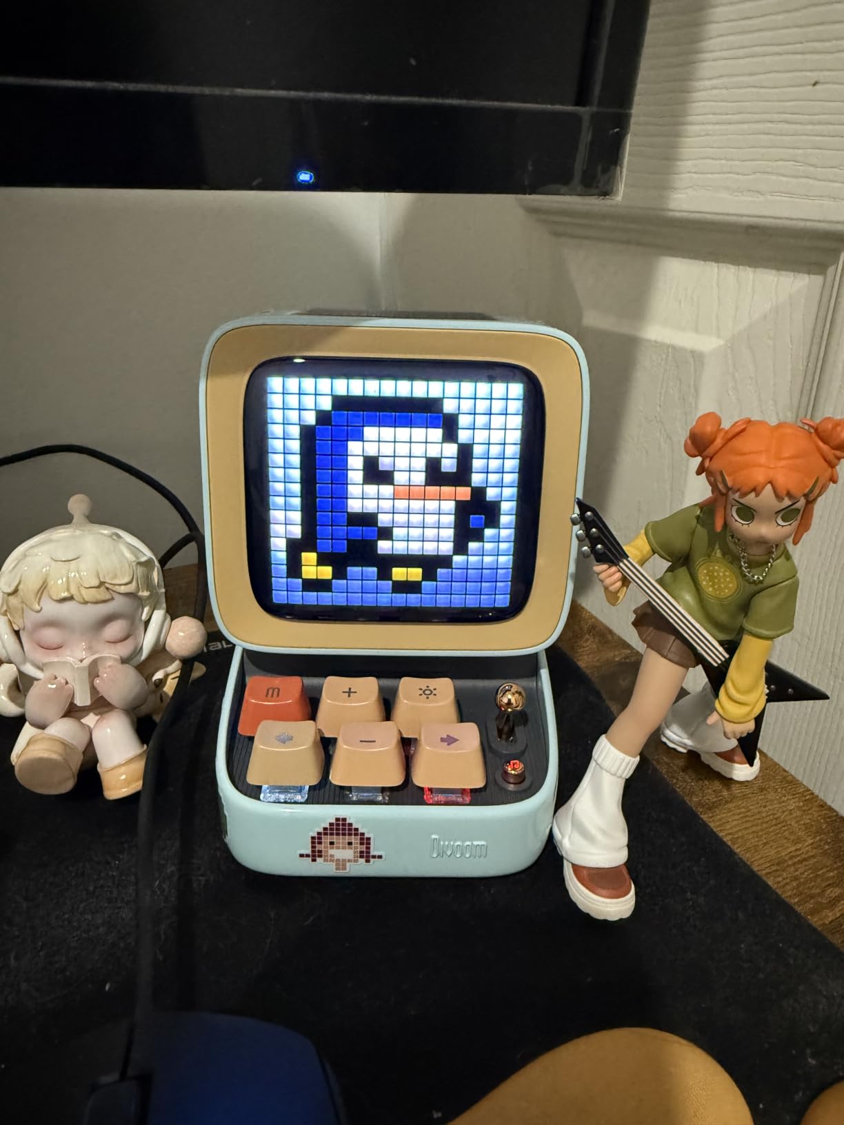 Divoom Ditoo Retro Pixel Art Game Bluetooth Speaker with 16X16 LED App Controlled Front Screen (Pink) customer photo 1