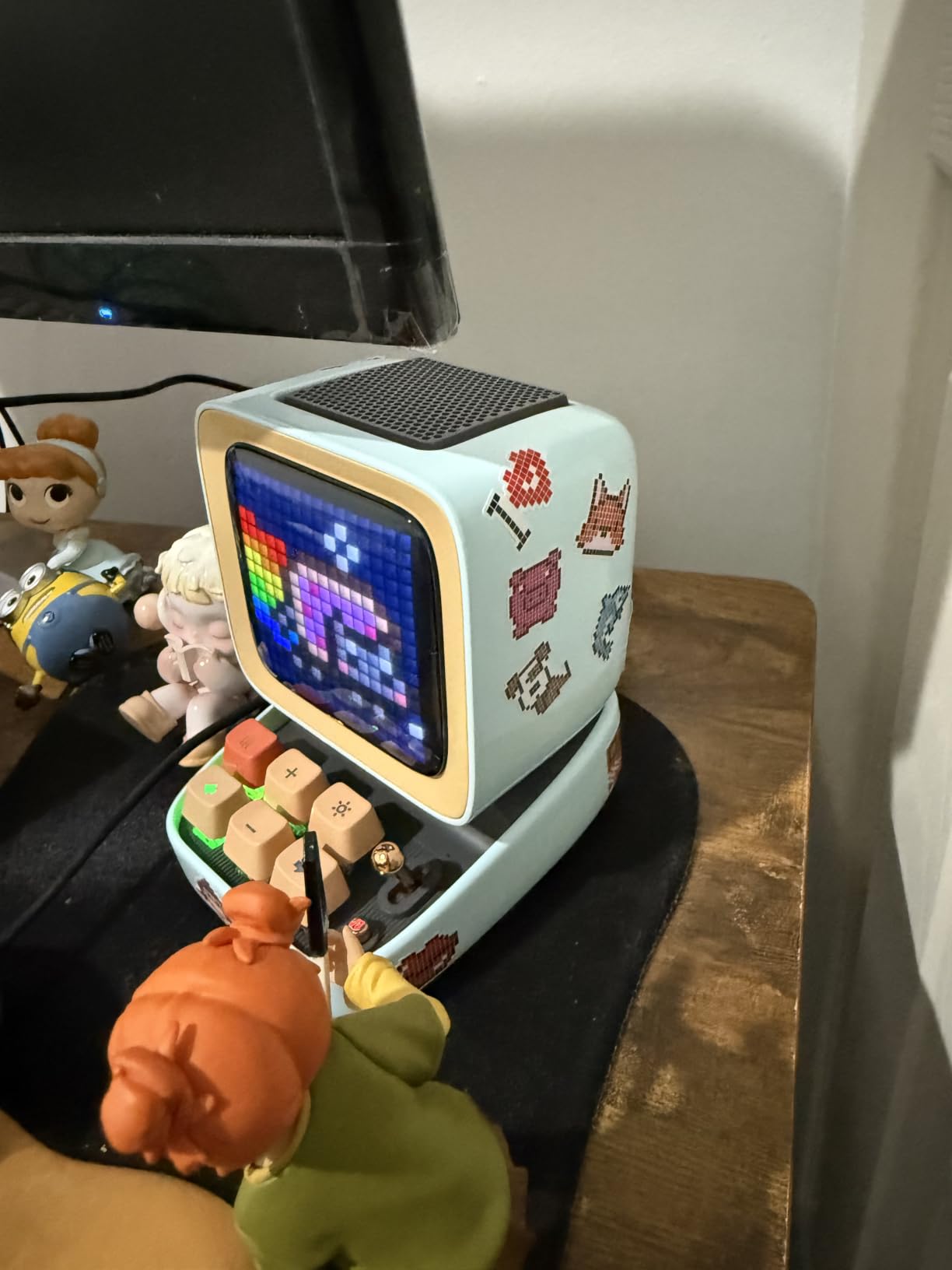Divoom Ditoo Retro Pixel Art Game Bluetooth Speaker with 16X16 LED App Controlled Front Screen (Pink) customer photo 2