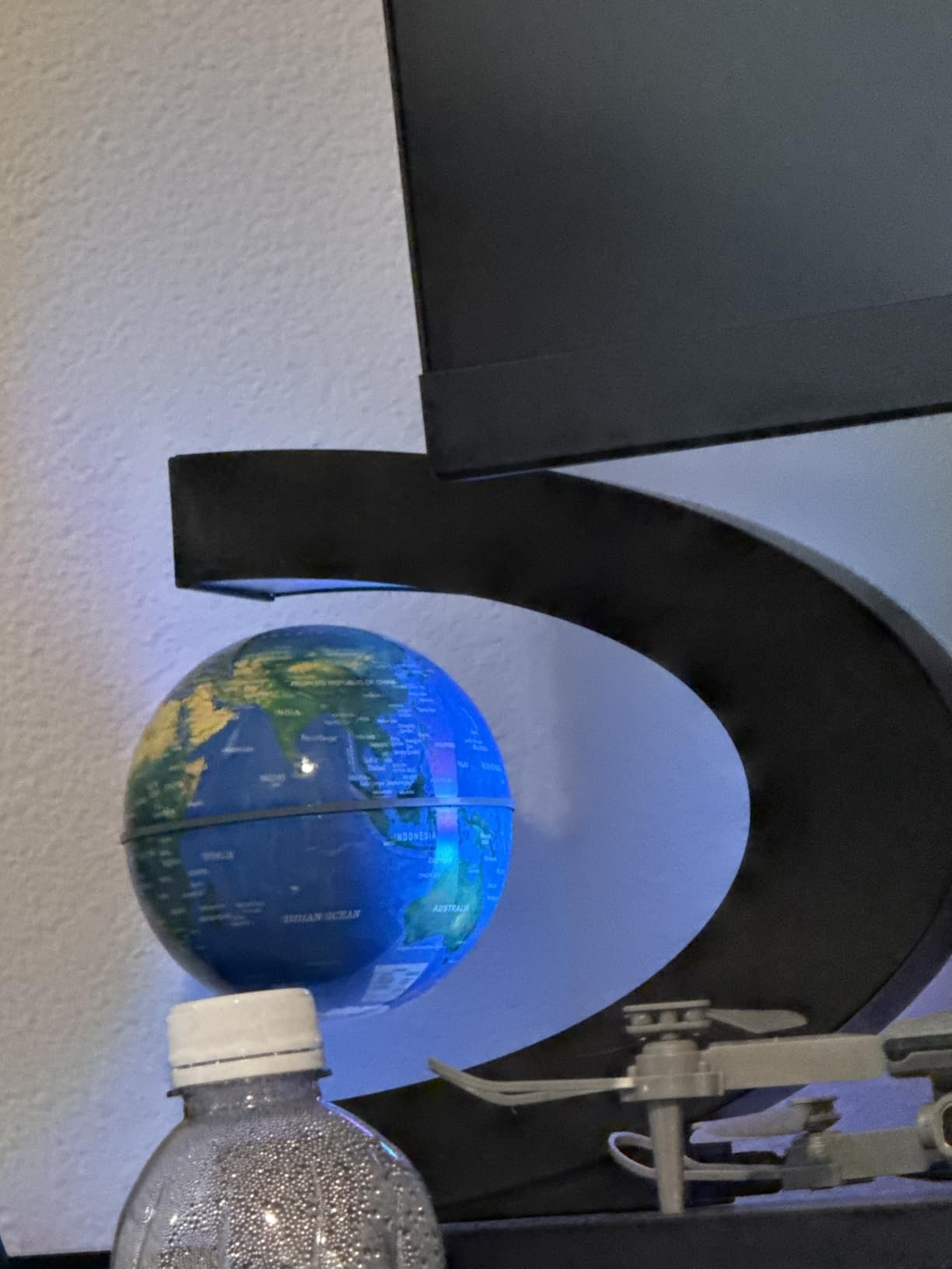 Magnetic Levitating Floating Globe with LED Lights, Cool Tech Gadgets Gifts World Globe Lamp for Men Father Teenage Boys Girls, Birthday Gifts Office Home Desk Decor Display customer photo 2