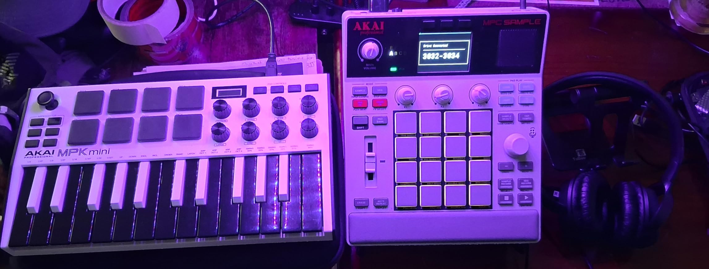 Akai Professional MPC Sample Portable Sampler for Sampling, Sequencing and Music Production customer photo 1