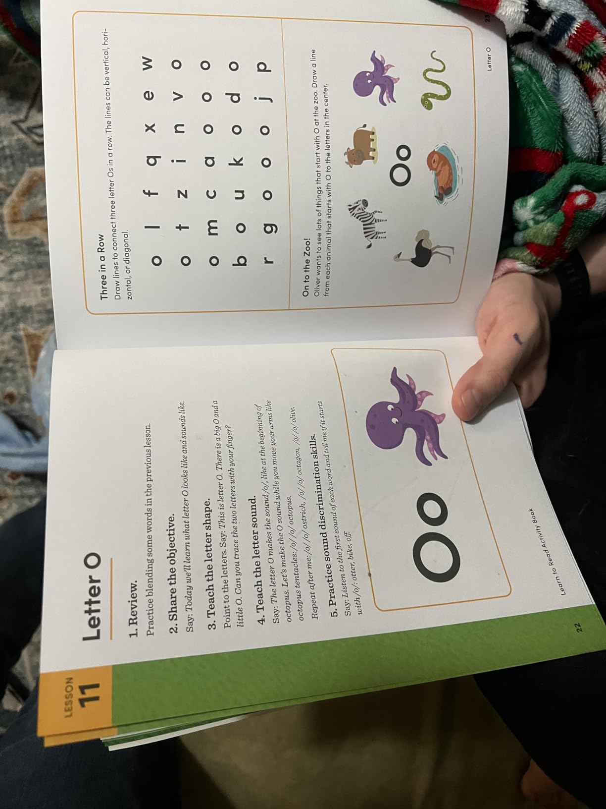 Learn to Read Activity Book: 101 Fun Phonics Lessons to Teach Your Child to Read (Phonics Makes Readers) customer photo 2