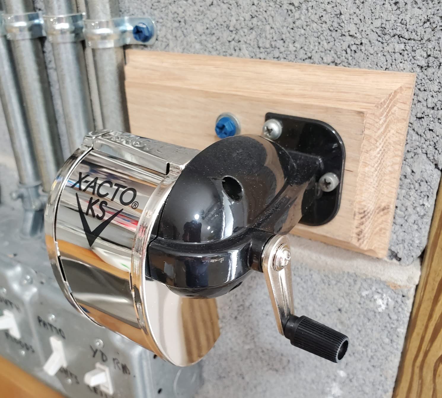 X-ACTO KS Manual Pencil Sharpener, Mountable, Metal, 1 Count - Classroom, Teacher Supplies, Adjustable for 8 Pencil Sizes customer photo 2
