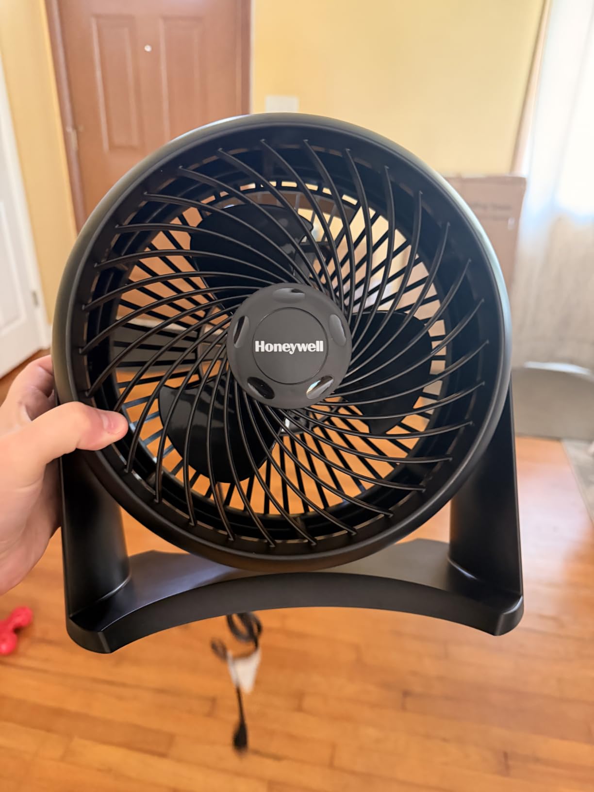 Honeywell TurboForce Air Circulator HT900, Small Tabletop Fan, 3 Speeds, 90° Pivoting Head customer photo 2
