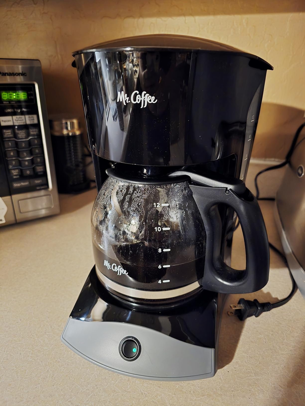 Mr. Coffee Black Coffee Maker, 12 Cups, with Auto Pause and Glass Carafe, Perfect for Home and Office Use customer photo 1