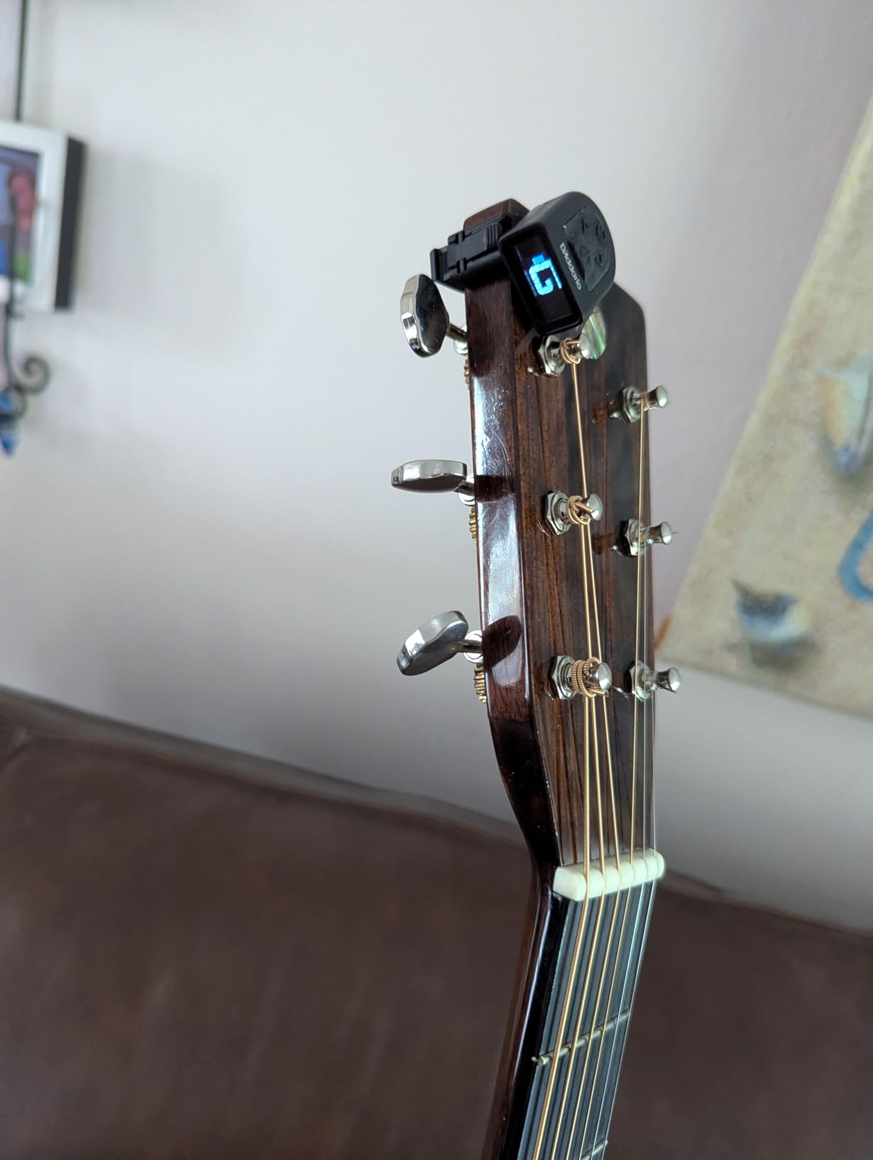 D'Addario Guitar Tuner - Micro Headstock Tuner - Tuner for Acoustic Guitar, Electric Guitar, Bass Guitar, Mandolin, Banjo, Ukulele - Compact & Discrete - Clip On - 1 Pack customer photo 1