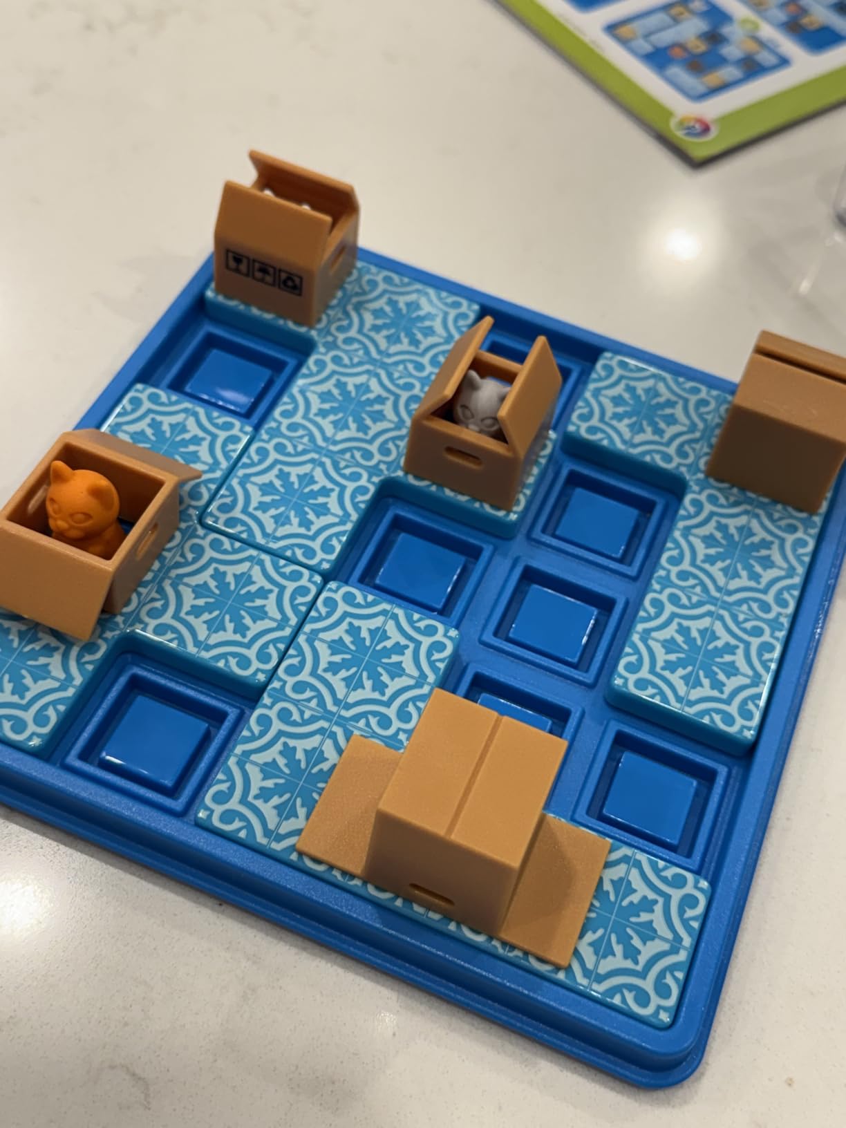 SmartGames Cats & Boxes Logic Puzzle Game with 60 Challenges for Ages 7+ customer photo 2