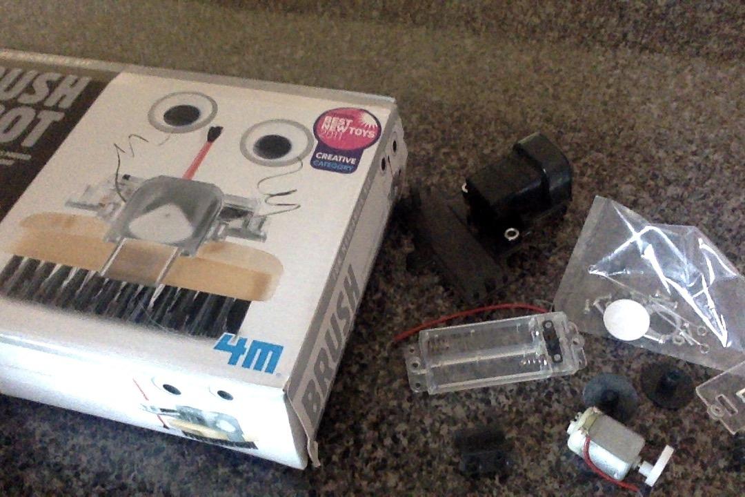 4M 5576 Table Top Robot - DIY Robotics Stem Toys, Engineering Edge Detector Gift for Kids & Teens, Boys & Girls (Packaging May Vary) customer photo 2