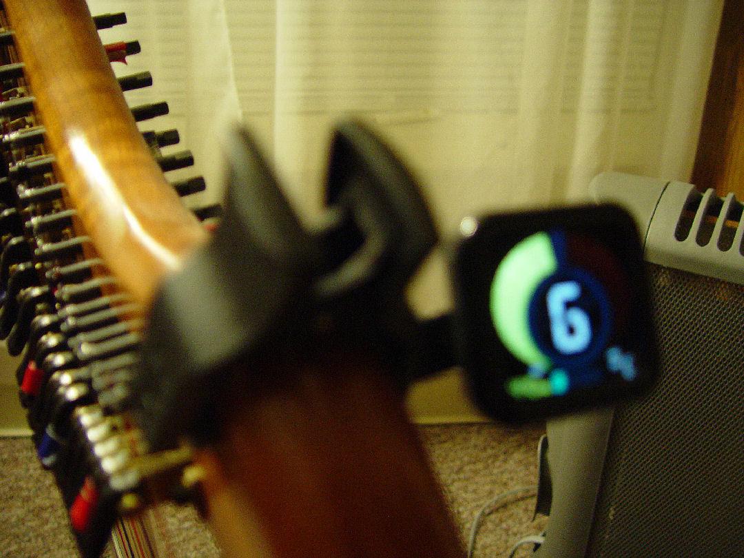 KLIQ UberTuner Clip On Guitar Tuner - Black, Fast & Accurate Chromatic Tuner for Acoustic & Electric Guitar, Bass, Ukulele, Violin, Banjo customer photo 1