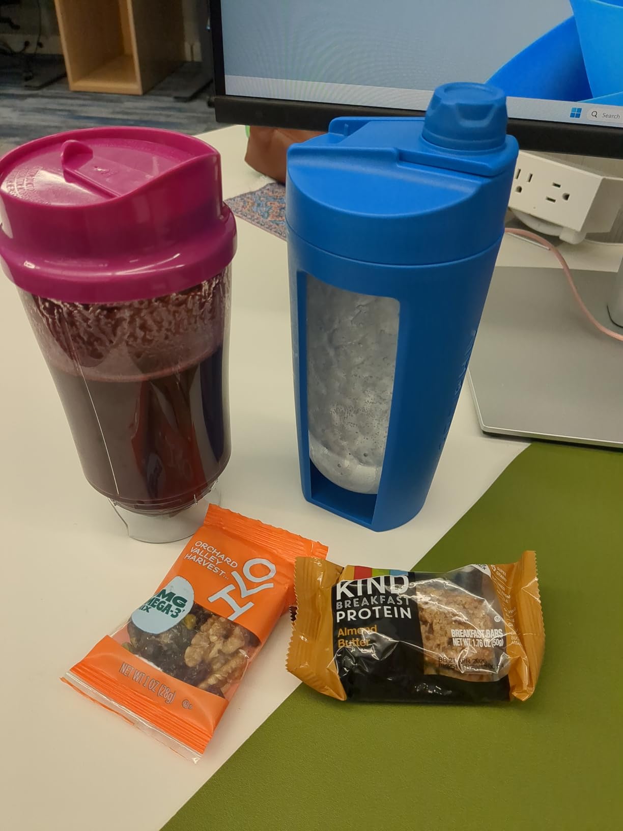 Hamilton Beach Portable Blender for Smoothies With 14 oz. Travel Jar, Raspberry customer photo 1