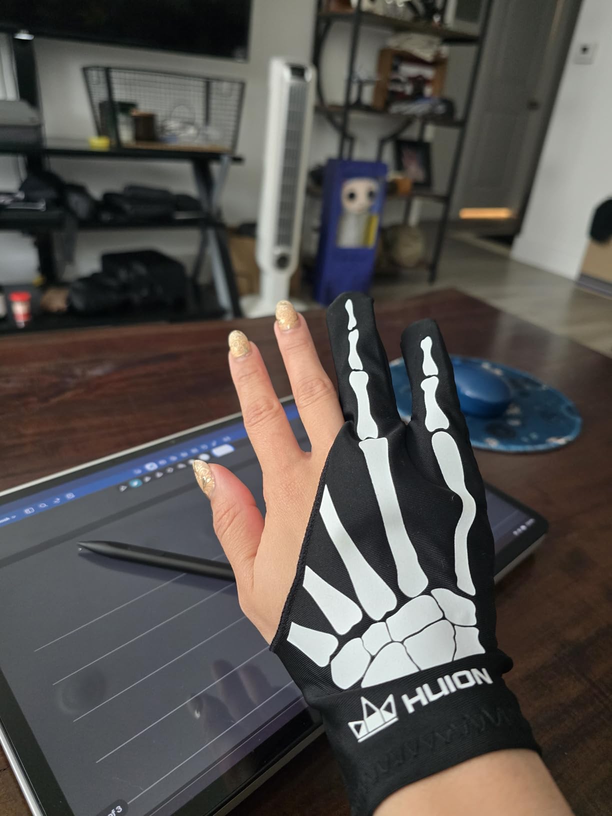 HUION Skeleton Artist Glove for Drawing Tablets, Left or Right Hand | Two-Finger Soft Lycra and Nylon Glove for Tablet Drawing, Monitor Painting and Paper Sketching, Reduces Friction customer photo 1