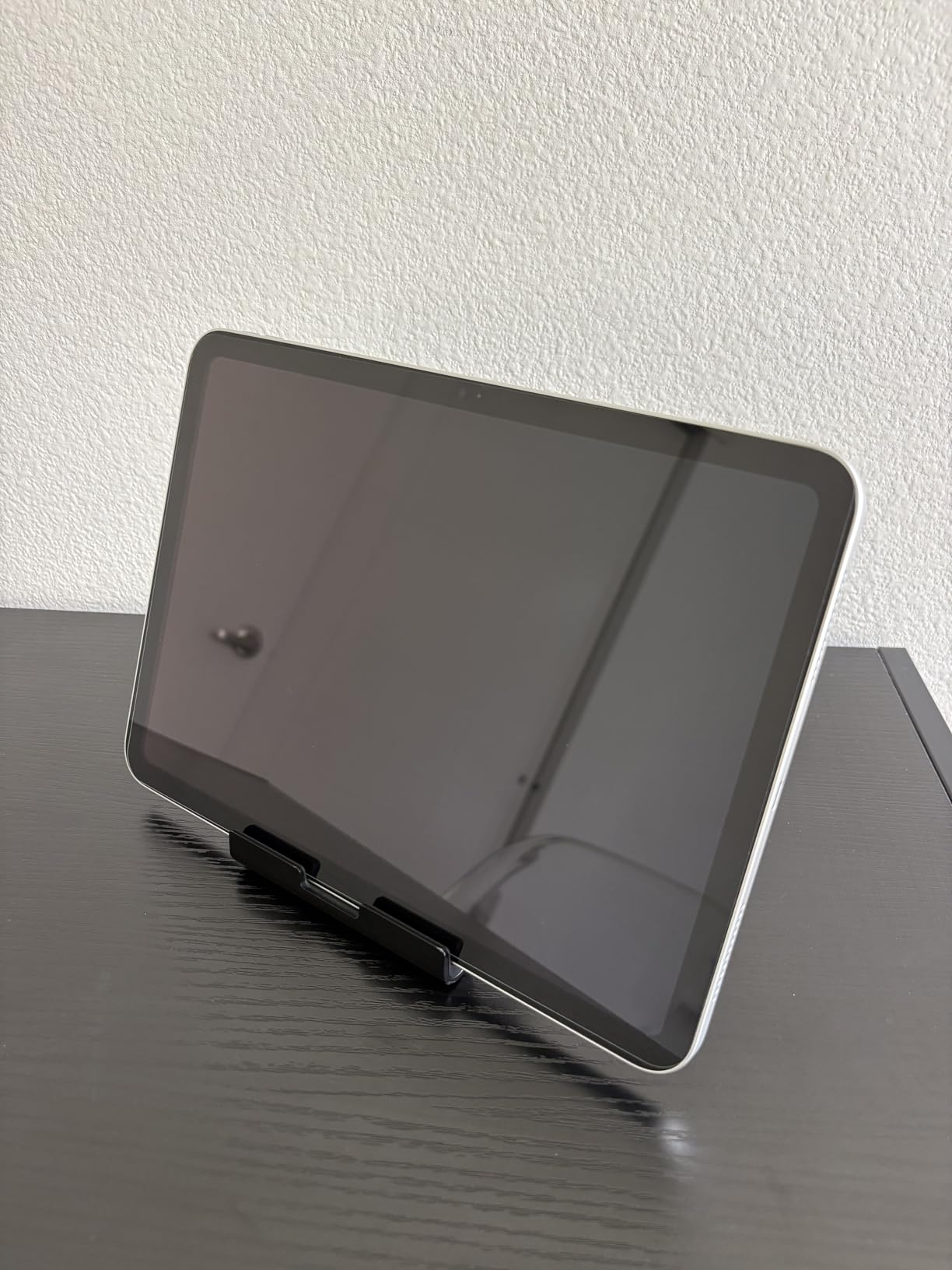 Amazon Basics Multi-Angle Portable Foldable Stand for Tablets, E-Readers and Phones, Non-Slip Desktop Holder for iPads, iPhones, Kindles, Hands-Free Viewing - Silver customer photo 1
