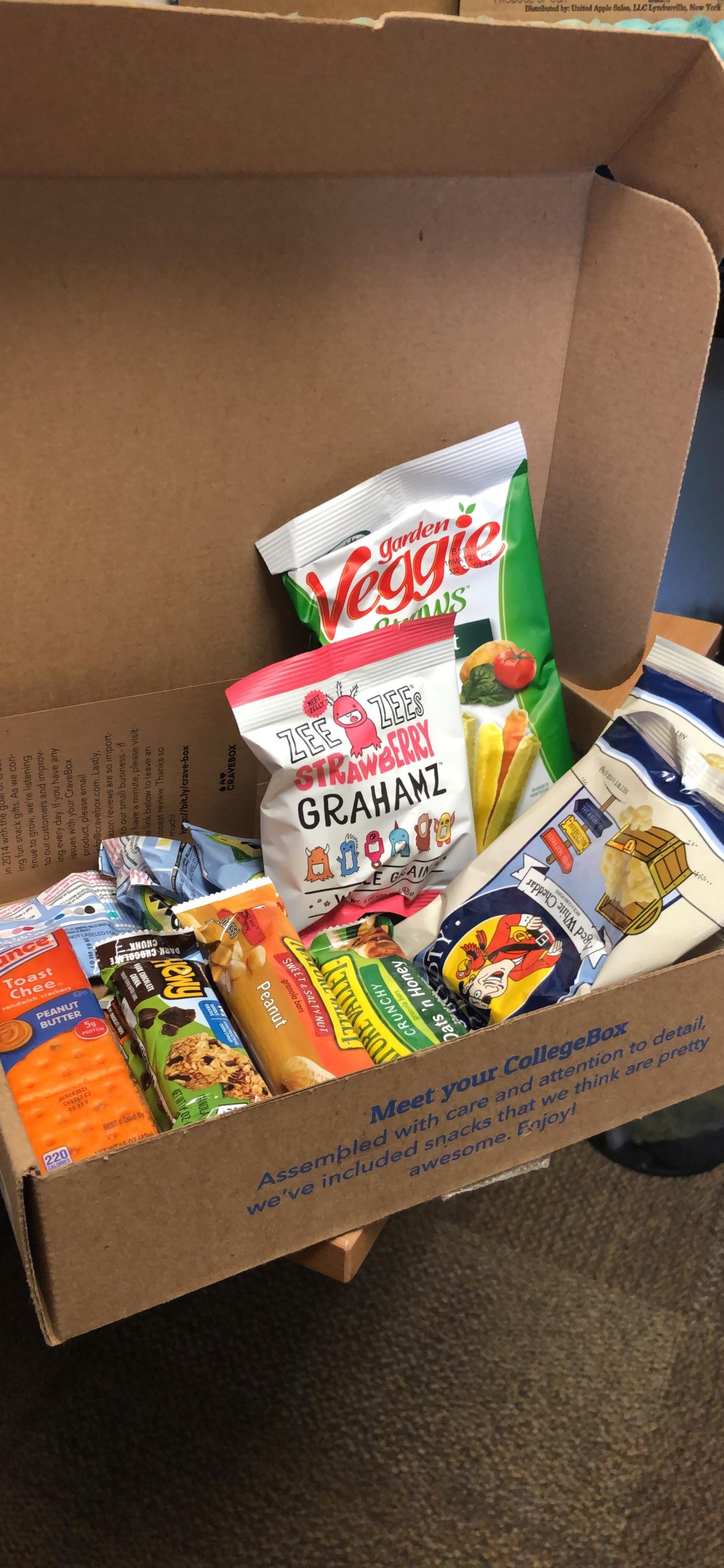 COLLEGEBOX Healthy Snack Box (35 Count) Summer Variety Pack Care Package Gift Basket Kid Men Women Adult Nuts Health Nutrition Assortment College Graduation customer photo 2