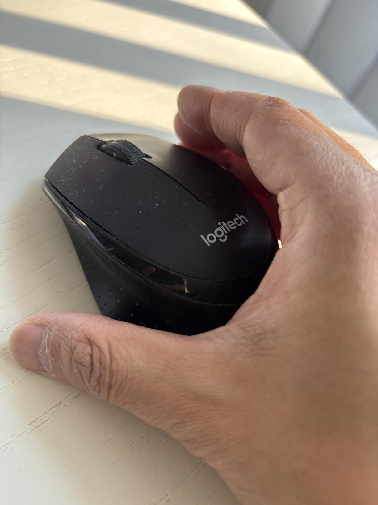 Logitech M330 Silent Plus Full Size 2.4 GHz Wireless Mouse - Black | Silent, lightweight, 2.4 GHz USB-A Nano Receiver, 1000 dpi optical tracking, 2-year battery life, PC, Mac, laptop compatible customer photo 1