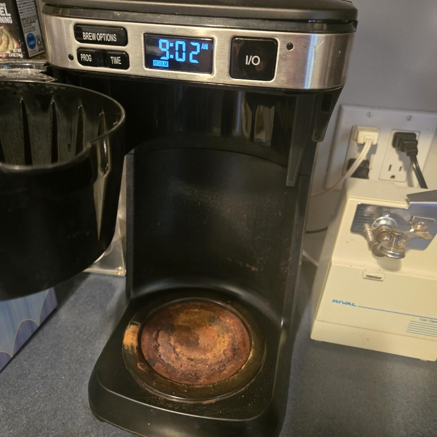 Hamilton Beach FrontFill 12 Cup Programmable Drip Coffee Maker | Regular & Bold Brew Options | Auto Pause and Pour | Glass Carafe | Black with Stainless Accents | 46310 customer photo 1