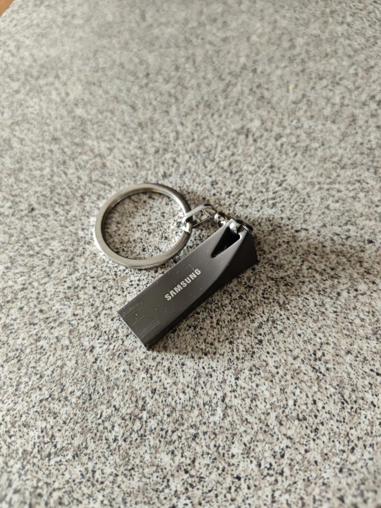 SAMSUNG BAR Plus 3.1 USB Flash Drive, 128GB, 400MB/s, Rugged Metal Casing, Storage Expansion for Photos, Videos, Music, Files, MUF-128BE3/AM, Champagne Silver customer photo 2