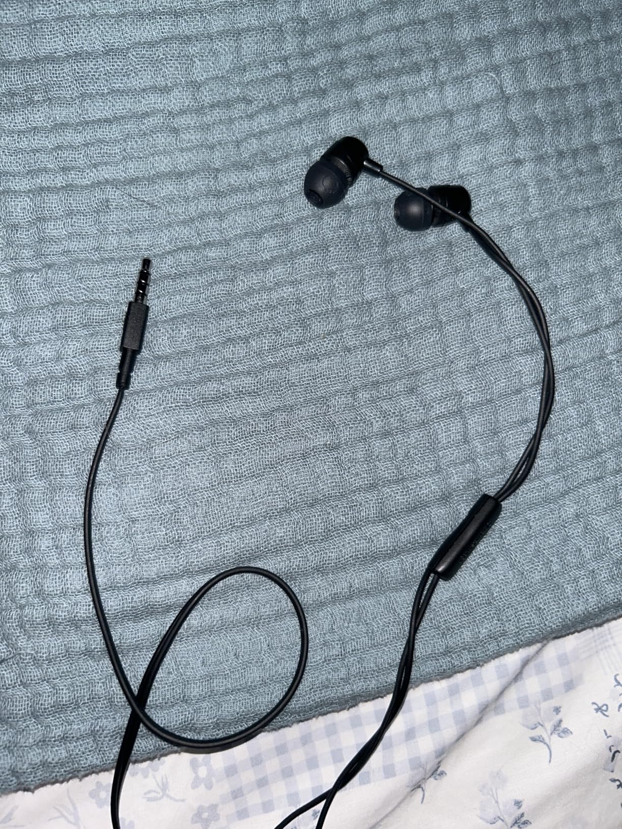 Skullcandy Jib Wired Earbuds with 3.5mm AUX Plug, Noise Isolating Fit, In-Line Microphone Call and Track Control customer photo 1