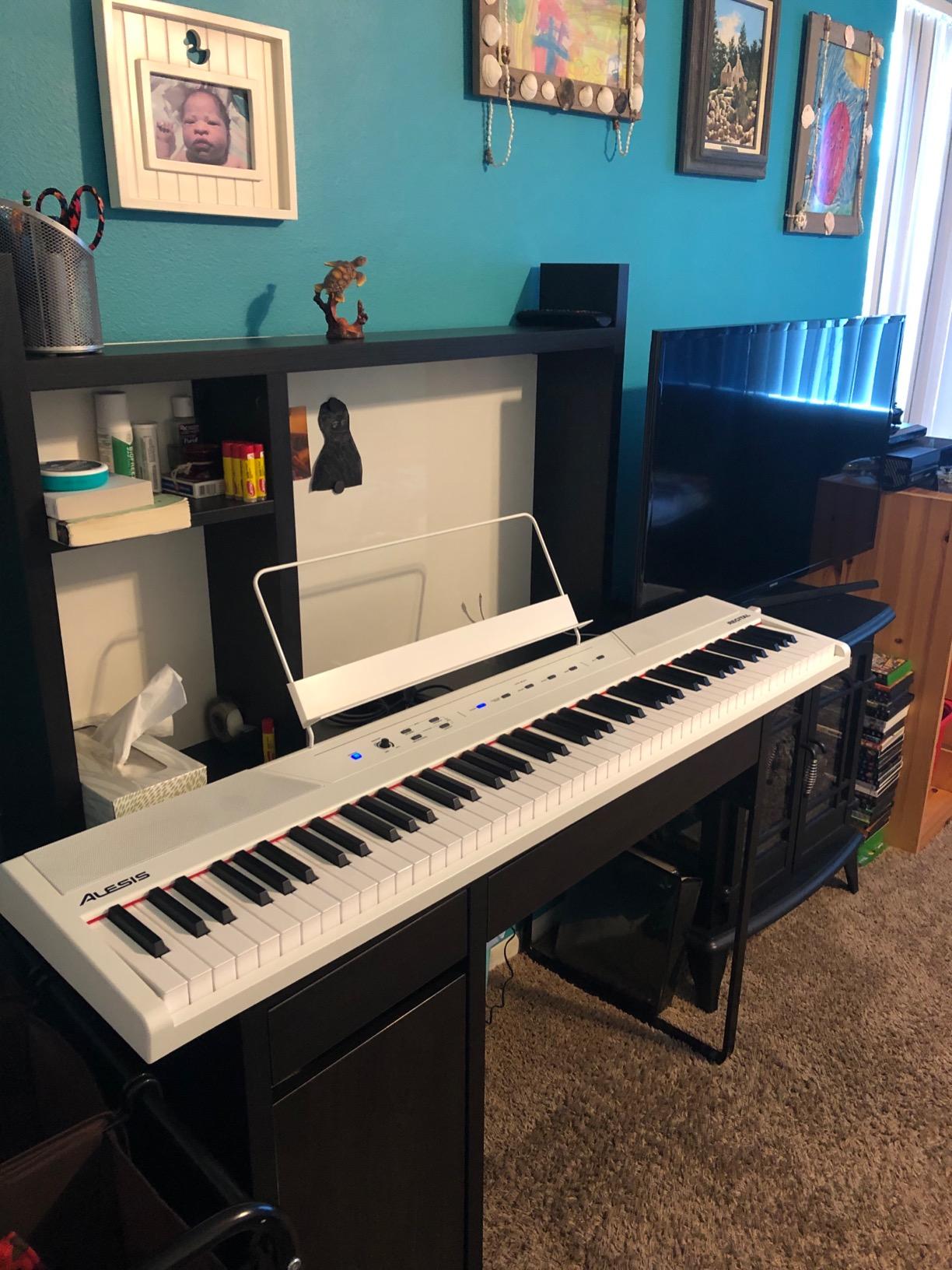 Alesis Recital 88-Key Digital Piano with Semi-Weighted Keys, 20W Speakers, 5 Voices, Split/Layer Modes, for Beginners customer photo 1