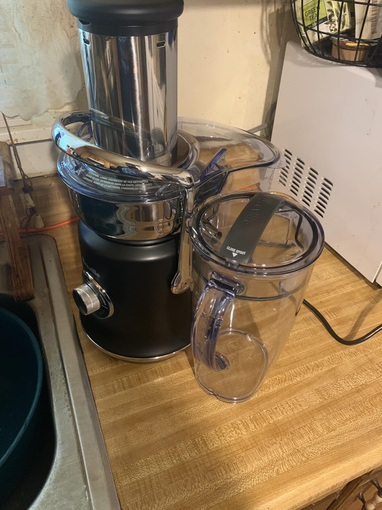 Breville BJE830BSS Juice Fountain Cold XL, Brushed Stainless Steel | Quickly juice whole fruits, vegetables and leafy greens with juicer's 3.5 in extra-wide chute for easy use | 70 fl oz jug customer photo 1