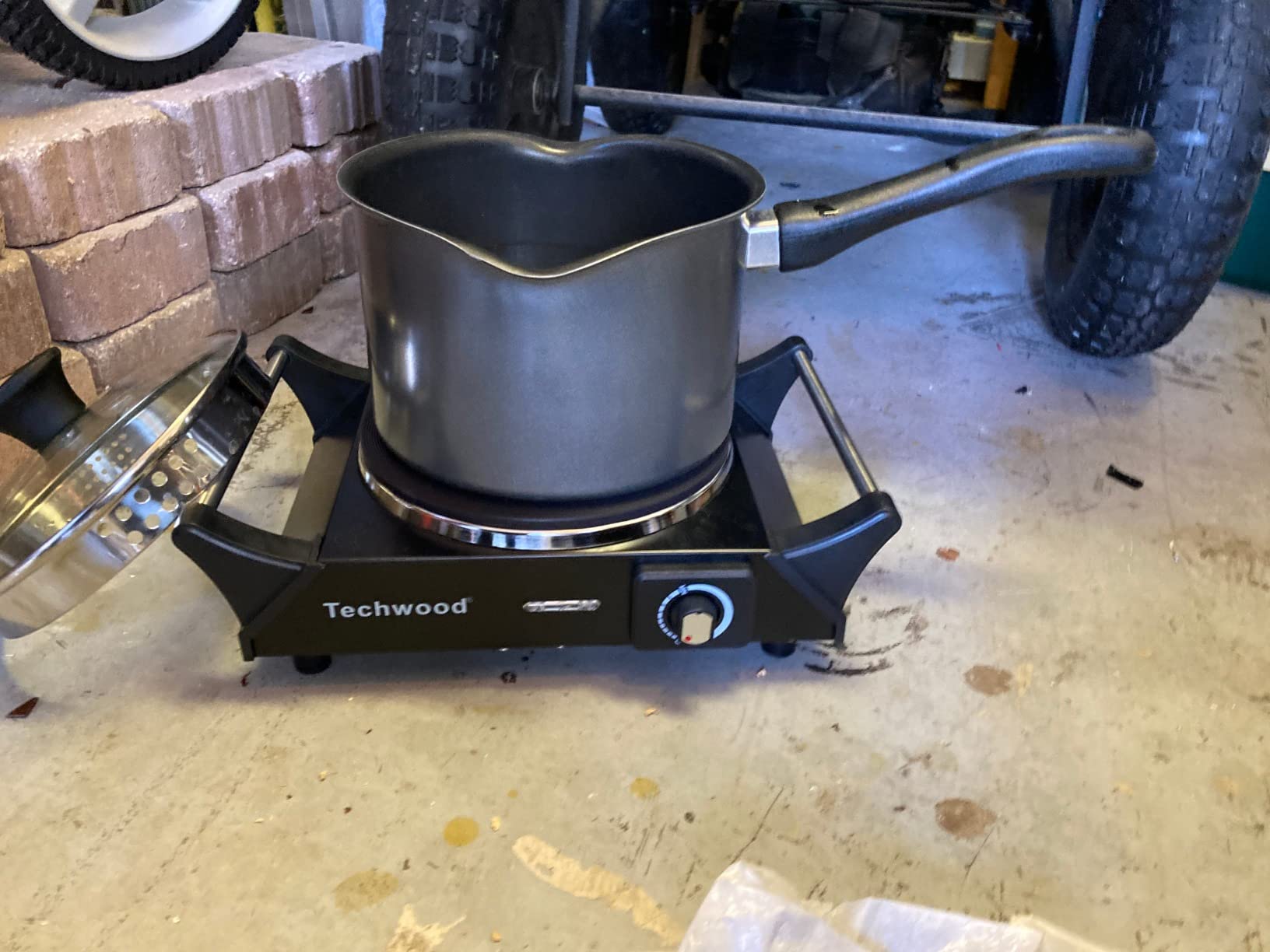Techwood Hot Plate Portable Electric Stove 1500W Countertop Single Burner with Adjustable Temperature & Stay Cool Handles, 7.3