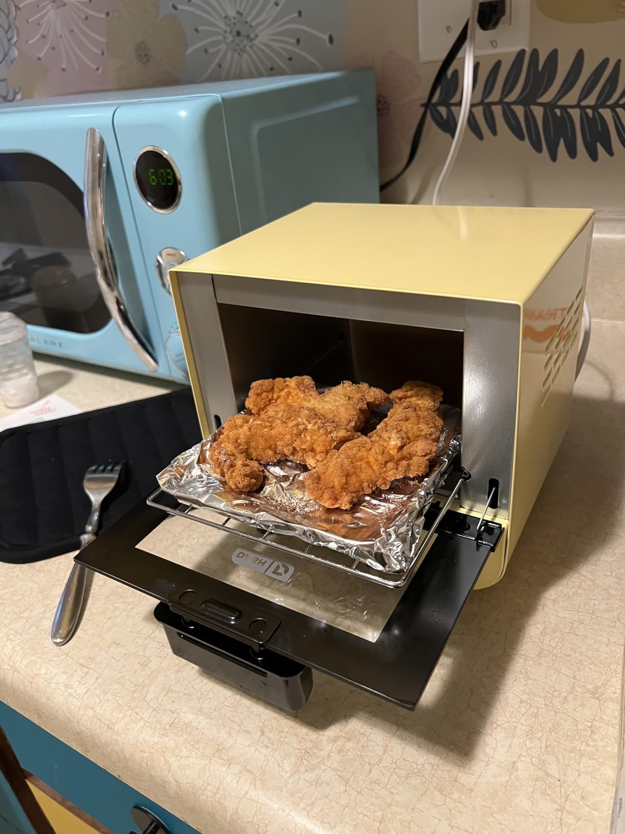 Dash Mini Toaster Oven | Small Toaster Oven for Dorms, Apartments, & Small Kitchens, Adjustable Timer Dial with Auto Shutoff, Removable Cooking Tray & Crumb Catch, Aqua customer photo 2