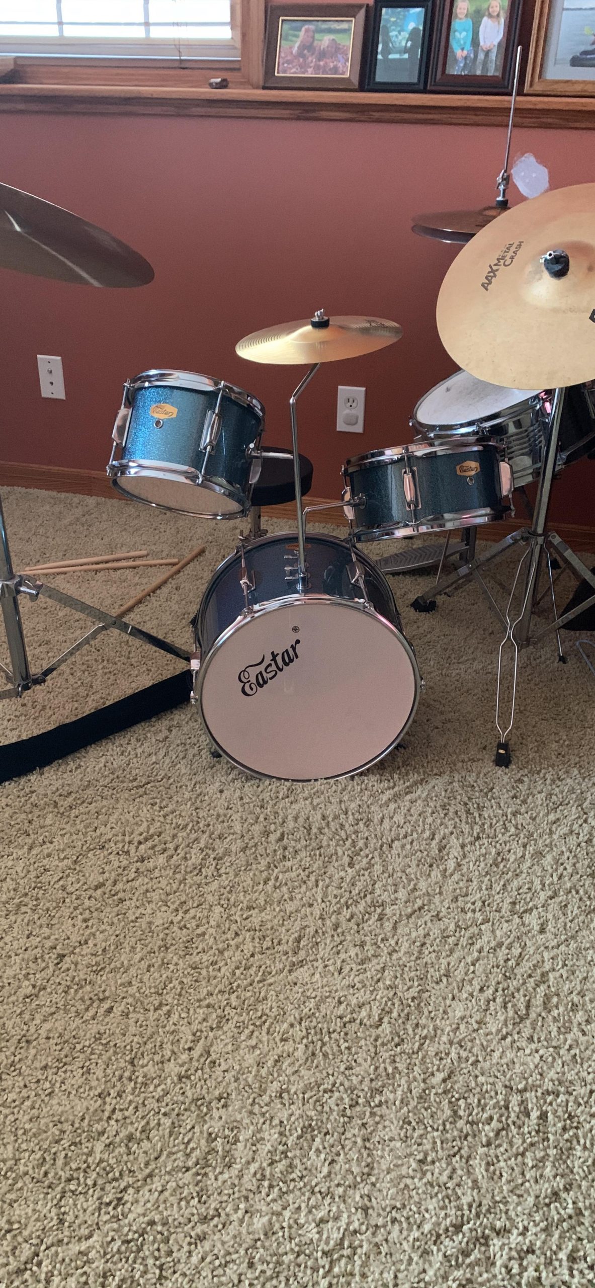 Eastar 3-Piece Beginner Drum Set for Kids, 14 inch Junior Drum Kit with Adjustable Throne, Cymbal, Pedal & Two Pairs of Drumsticks, Metallic Sky Blue customer photo 1