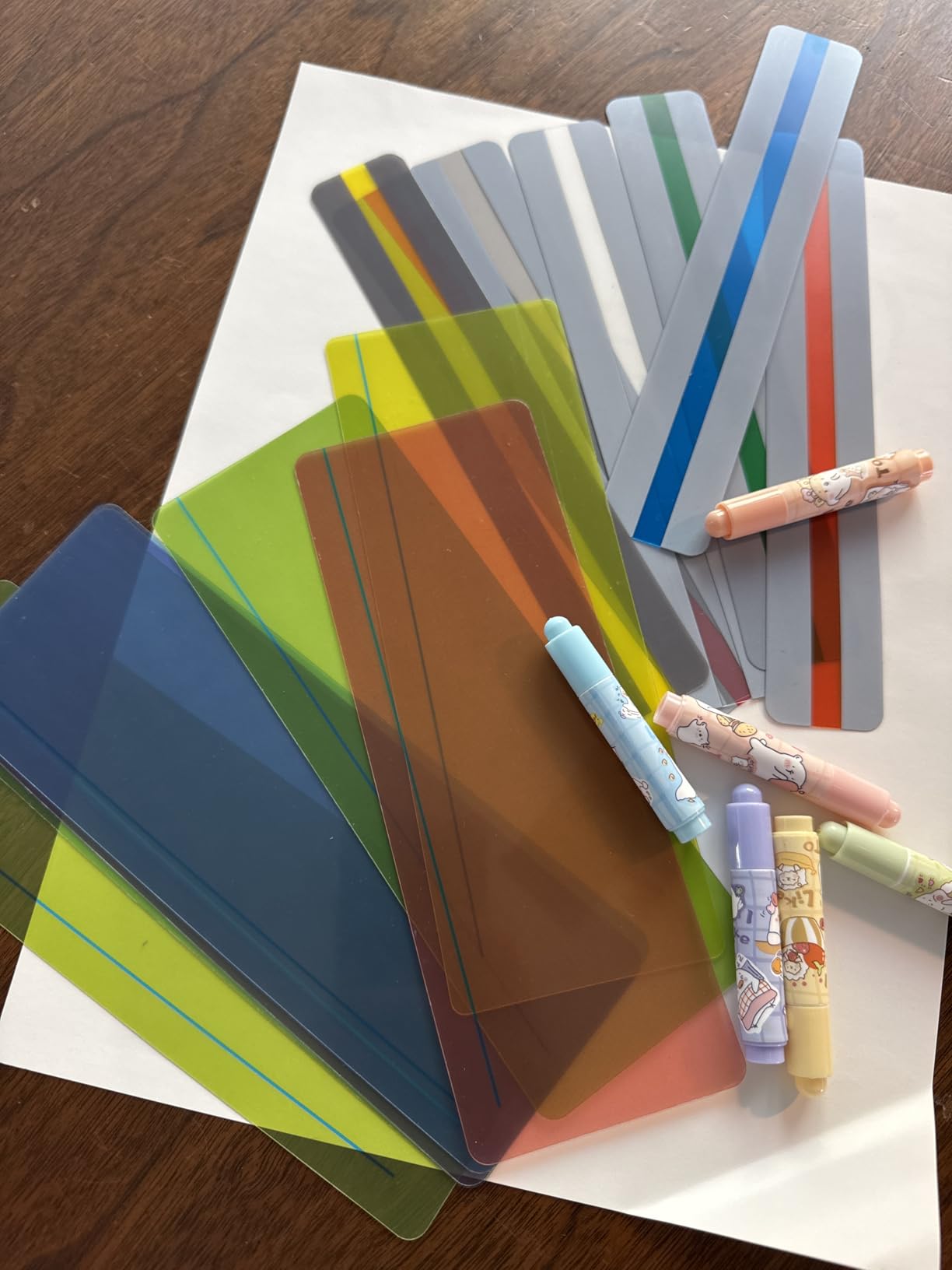 Koogel 22Piece Guided Reading Strips Kit, 16 Colored Overlays, 6 Highlighters | 2 Sizes Reading Tracker for Dyslexia, ADHD & Visual Stress Relief, Kids & Teacher Classroom Supplies customer photo 1