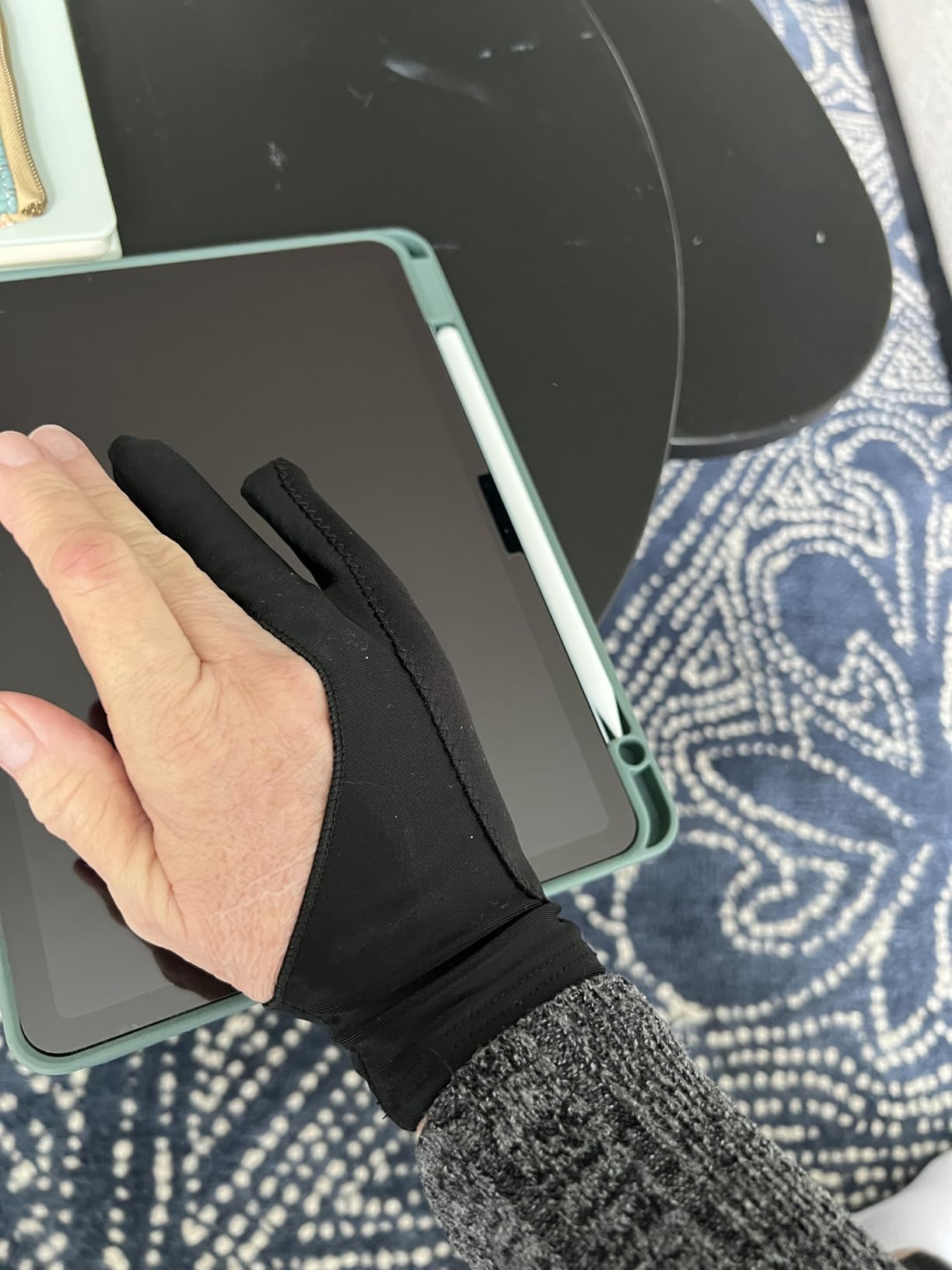 Mixoo Artists Gloves 2 Pack - Palm Rejection Gloves with Two Fingers for Paper Sketching, iPad, Graphics Drawing Tablet, Suitable for Left and Right Hand (Medium) customer photo 2
