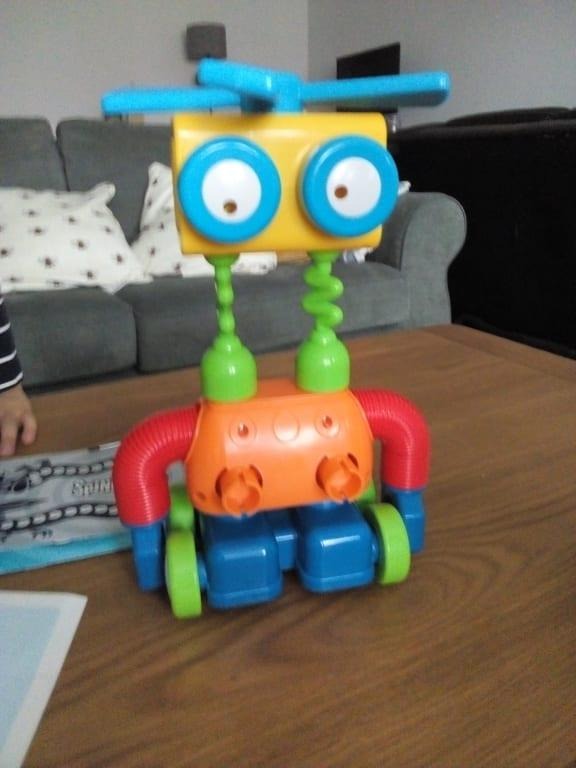 Learning Resources 1-2-3 Build It Robot Factory - Building Robots for Kids, Robot STEM Toys, Kids Engineering Toys, Toddler STEM Activity, Robots Building Kit customer photo 1