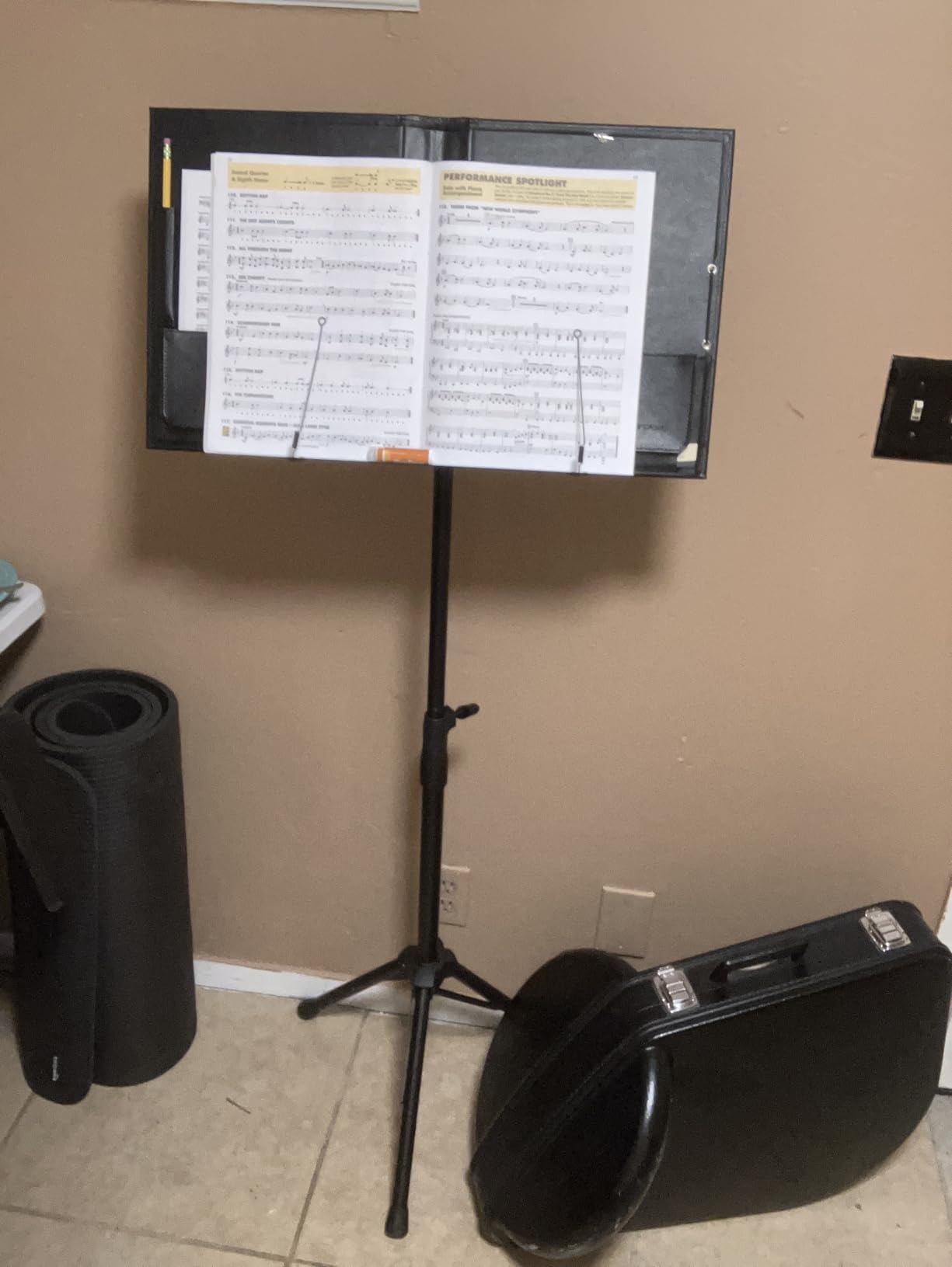 Vekkia Sheet Music Stand-Metal Professional Portable Perforated Music Stand with Carrying Bag,Folding Adjustable Music Holder,Super Sturdy suitable for Instrumental Performance & Band & Travel customer photo 1