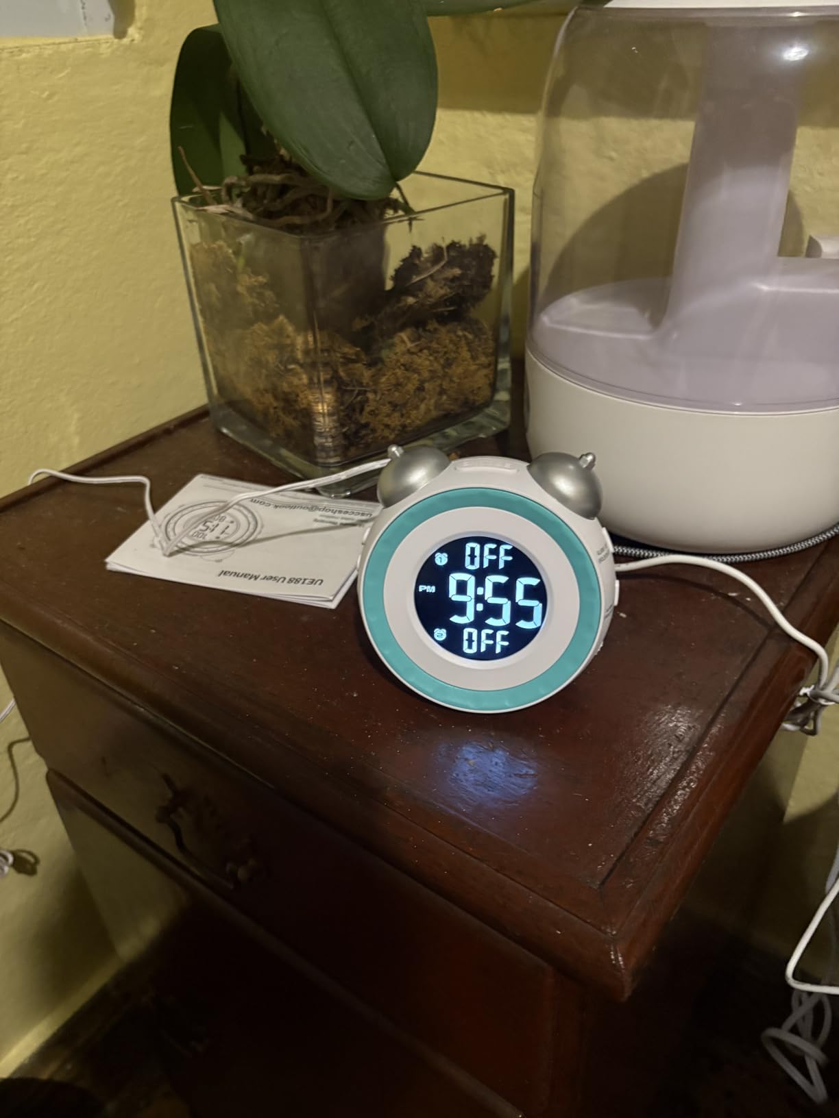 uscce Loud Dual Alarm Clock with Bed Shaker for Heavy Sleepers - 0-100% Dimmer, Vibrating Alarm, USB Charging Port, Snooze, Battery Backup customer photo 2