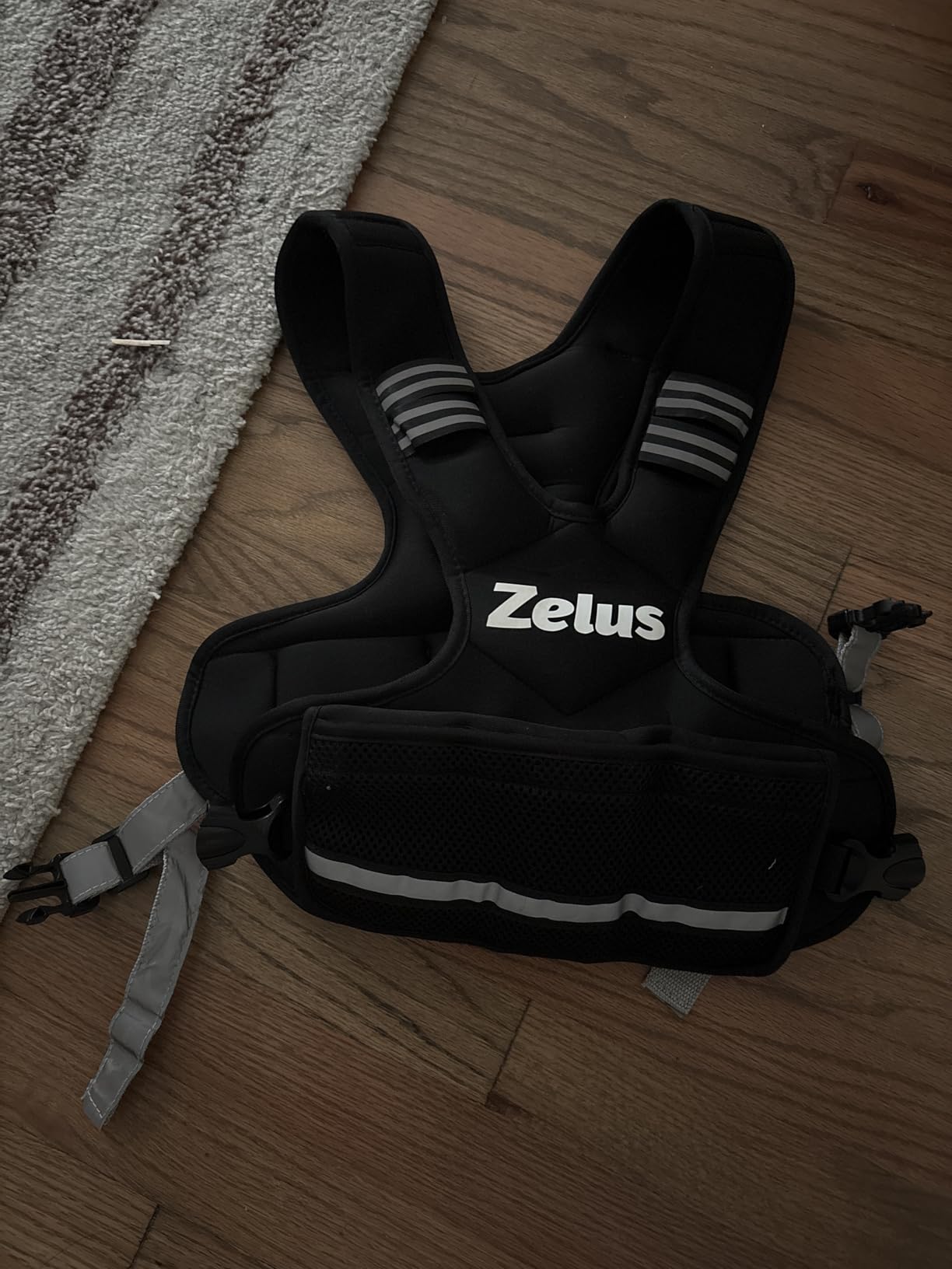 ZELUS Adjustable 4-32lb Weight Vest for Men Women, Removable Weights, 6 Ironsand Weights, Reflective Strips, Waist Bag, Strength Training customer photo 2