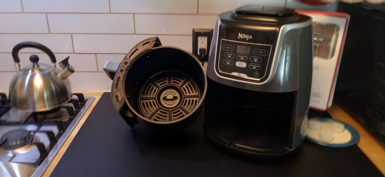 Ninja Air Fryer XL, 5.5 Qt, 5-in-1, Grey, AF150AMZ | Air fry, roast, reheat, dehydrate, 1750W, 400F max, Fits 3 lbs wings, Dishwasher-safe customer photo 2