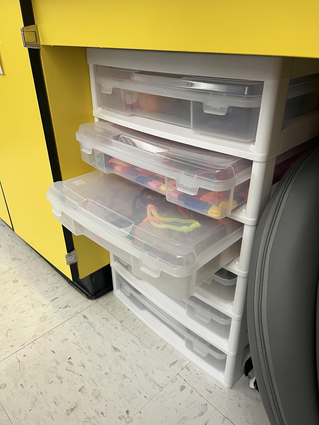 IRIS USA Scrapbook Case | Made in USA | Fits 12x12 - Thick (6-Pack) - Clear | Portable Plastic Storage Organizers with Built-In Handles customer photo 2