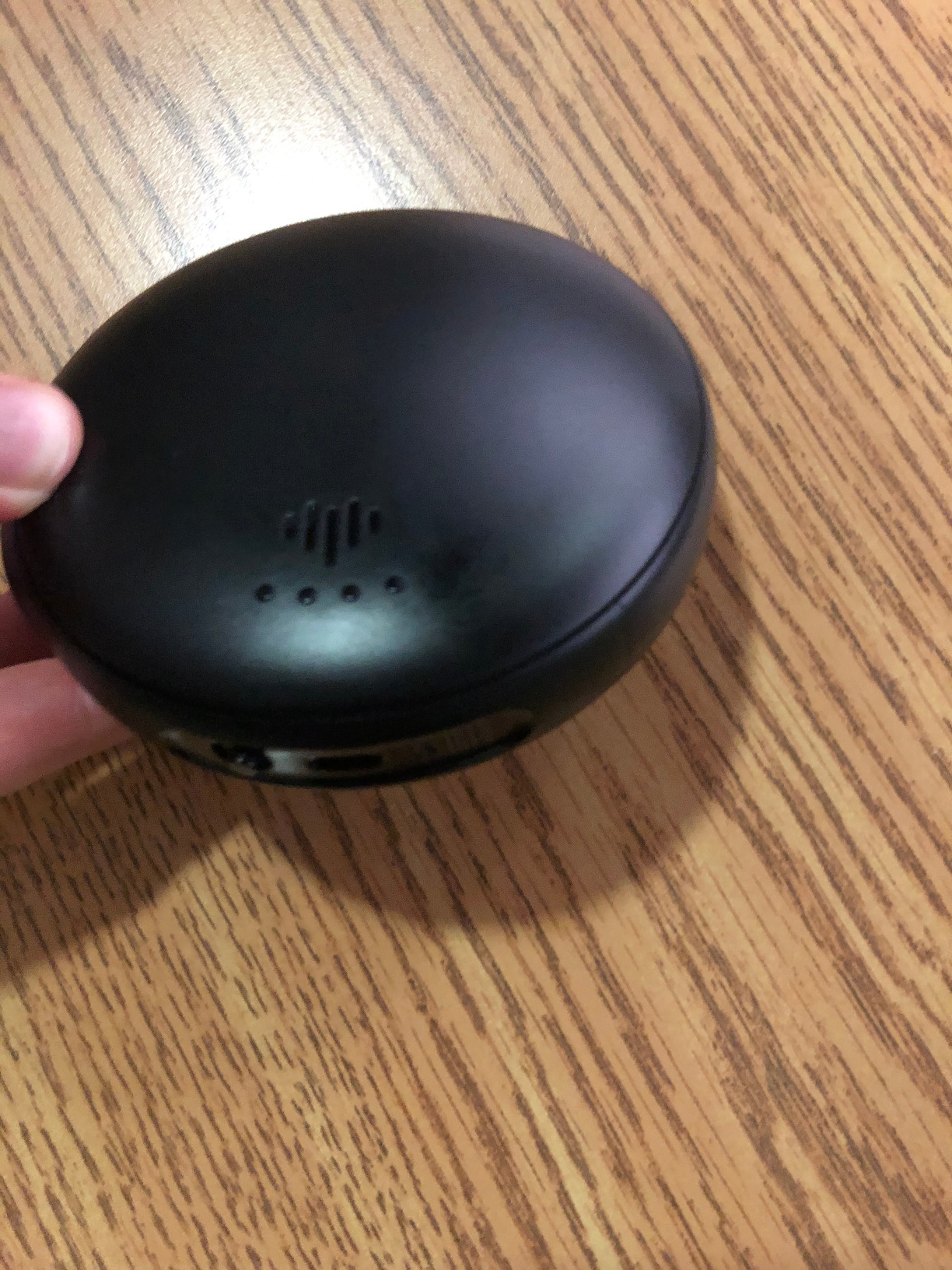 iLuv SmartShaker 3, Wireless Bed Shaker for Hearing Impaired & Heavy Sleepers, 20 Alarms, Call & App Alerts, Bluetooth, Rechargeable Battery, Auto DST, iOS & Android Compatible customer photo 2