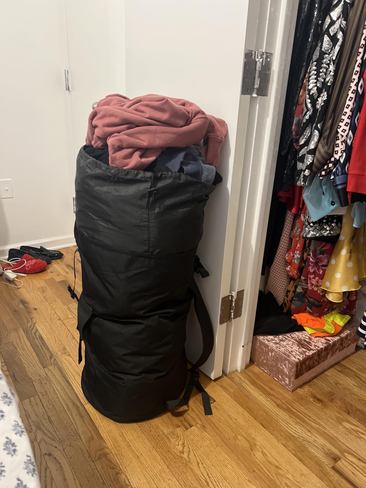 Backpack Laundry Bag, 115L Heavy Duty Extra Large College Laundry Backpack, Dirty Clothes Bag with Shoulder Straps, Laundry Hamper Bag with Drawstring Closure for College Dorm, Apartment Black customer photo 2