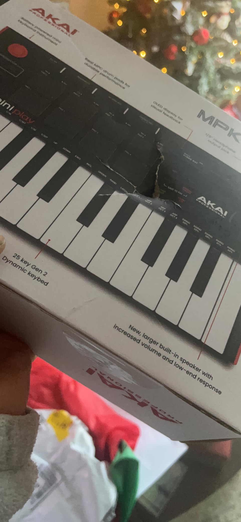Akai Professional MPK Mini Play MK3 25-Key USB MIDI Keyboard Controller | Velocity-Sensitive Mini Keys, 8 MPC Pads, 8 Knobs, Built-In Sounds, Speaker, Software Suite Included customer photo 1