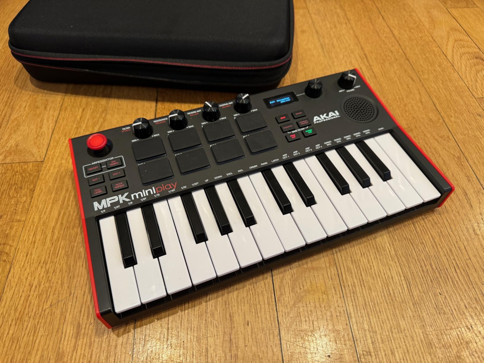 Akai Professional MPK Mini Play MK3 25-Key USB MIDI Keyboard Controller | Velocity-Sensitive Mini Keys, 8 MPC Pads, 8 Knobs, Built-In Sounds, Speaker, Software Suite Included customer photo 2