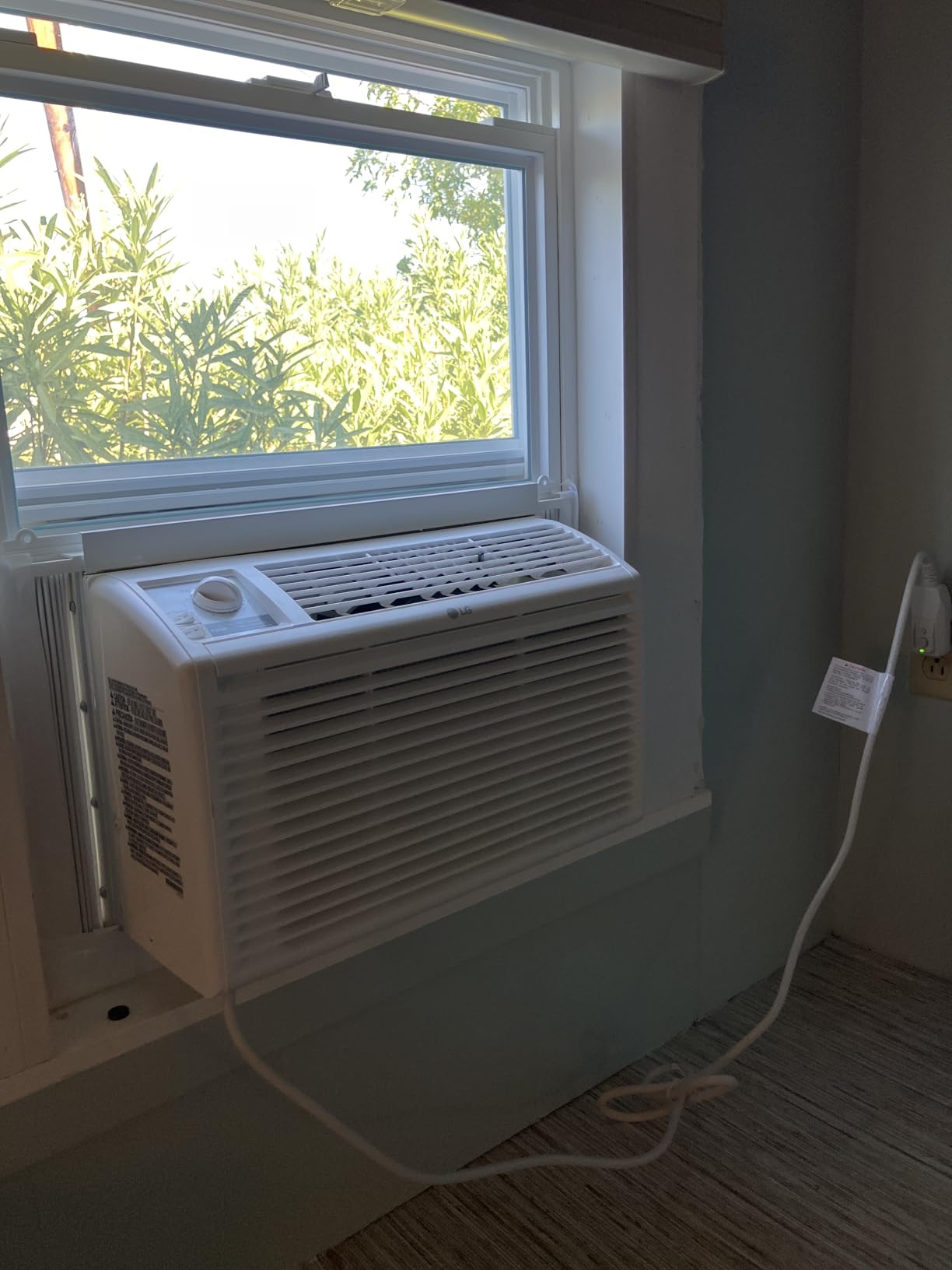 LG 5000 BTU Window Air Conditioners [2023 New] Easy Mechanical Control Ultra-Quiet Compact-size Cools Washable Filter 150 Sq.Ft. for Small Room AC Unit Easy Installation White LW5023 customer photo 1