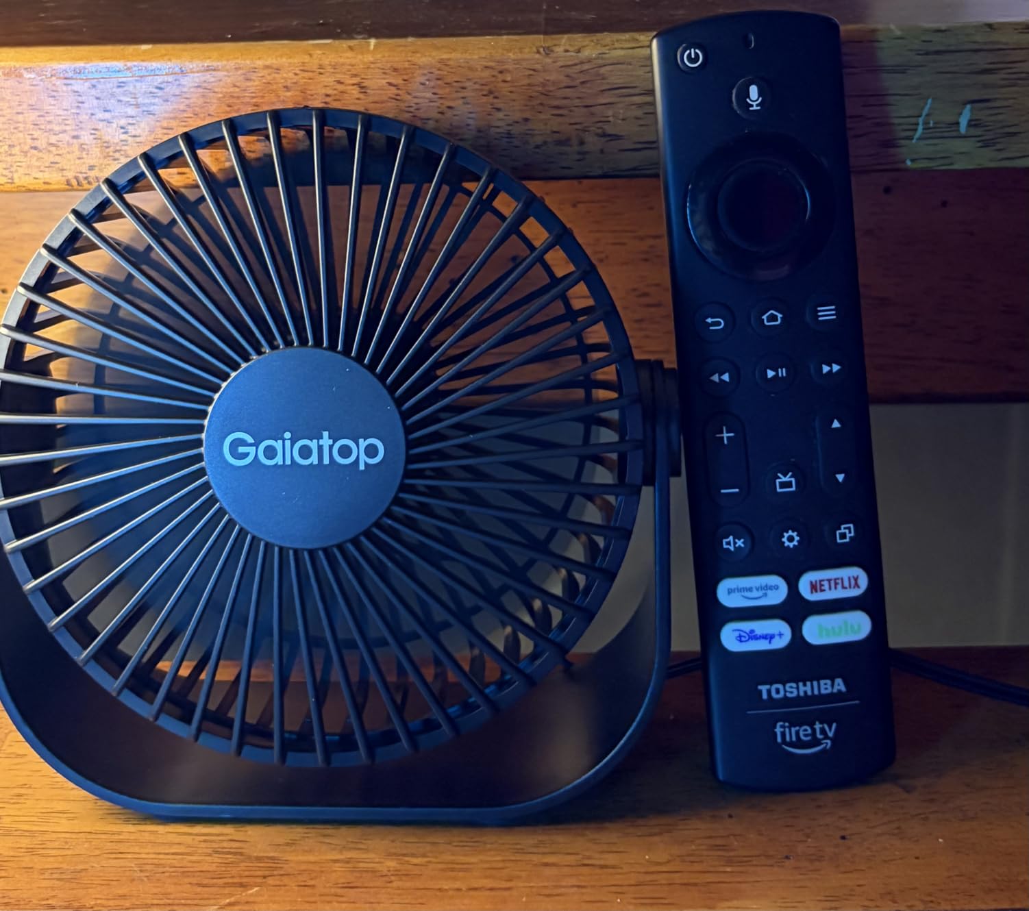 Gaiatop USB Desk Fan, 5.5 Inch Portable 90° Rotate Quiet Cooling, 3 Speeds customer photo 1