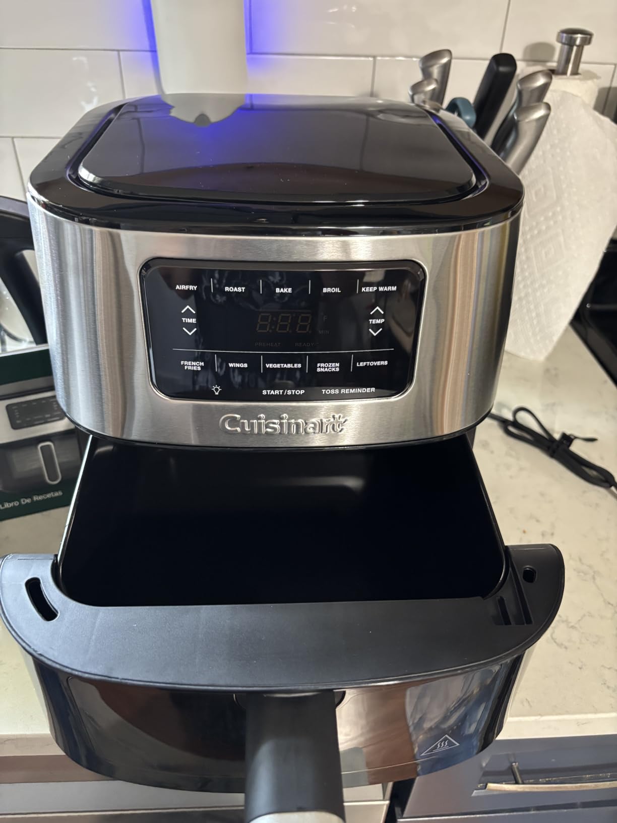Cuisinart Air Fryer, 6-Quart Basket Large Fryer with 5 Cooking Functions to Roast, Bake, Broil, Air Fry and Keep Warm, 5 Airfryer Presets, Dishwasher-Safe Parts, AIR-200NAS, Stainless Steel & Black customer photo 1