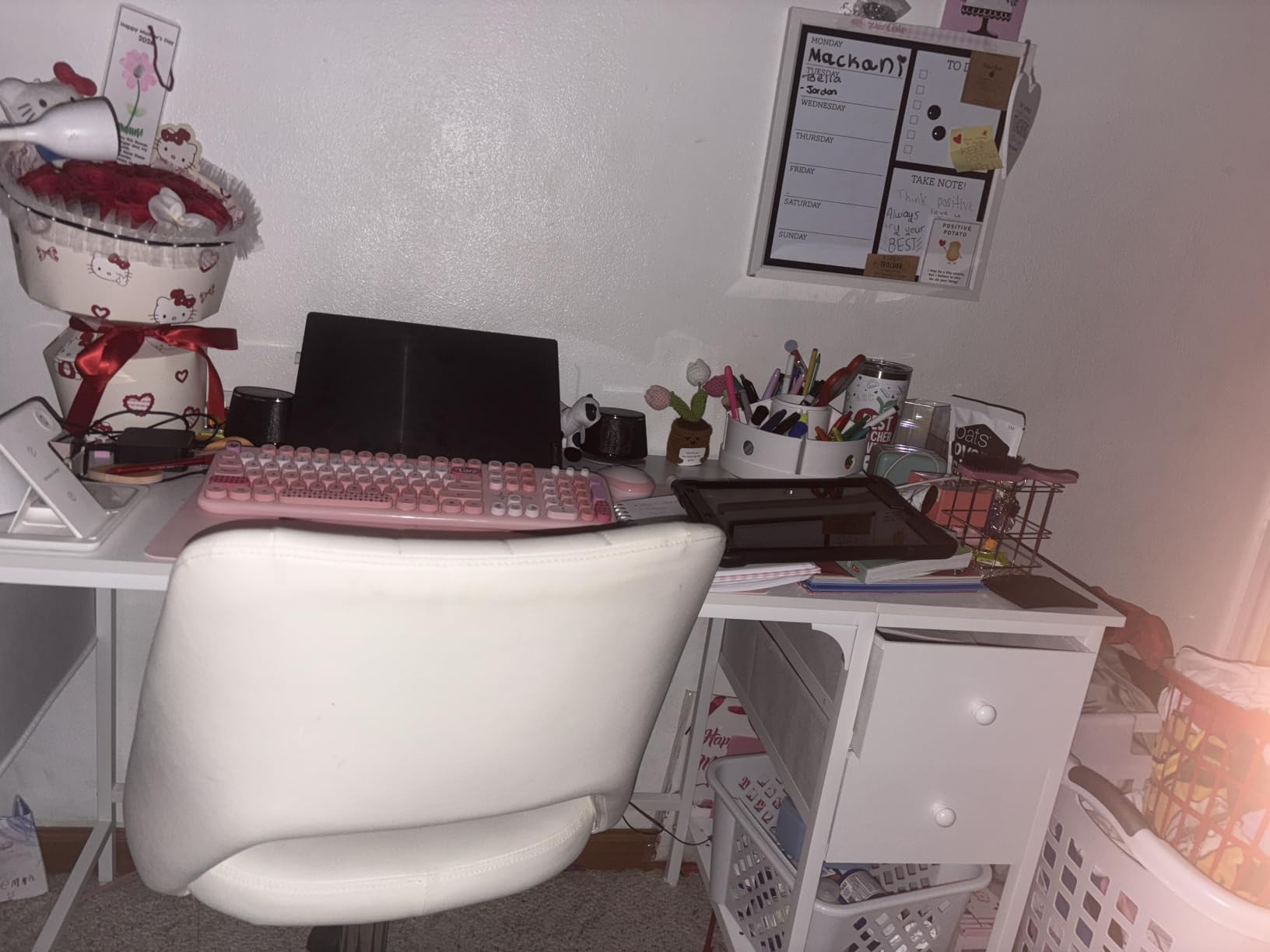 Lufeiya White Small Desk with Drawers - 40 Inch Computer Desk for Small Space Home Office, Modern Simple Study Writing Table PC Desks customer photo 1